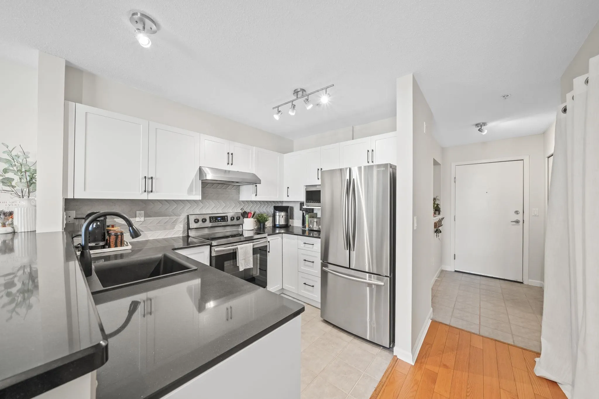 147 E 1st Street #413