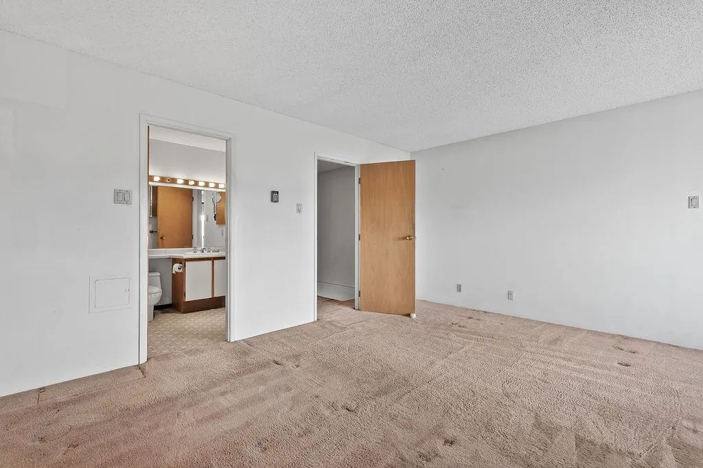 1465 Clyde Avenue