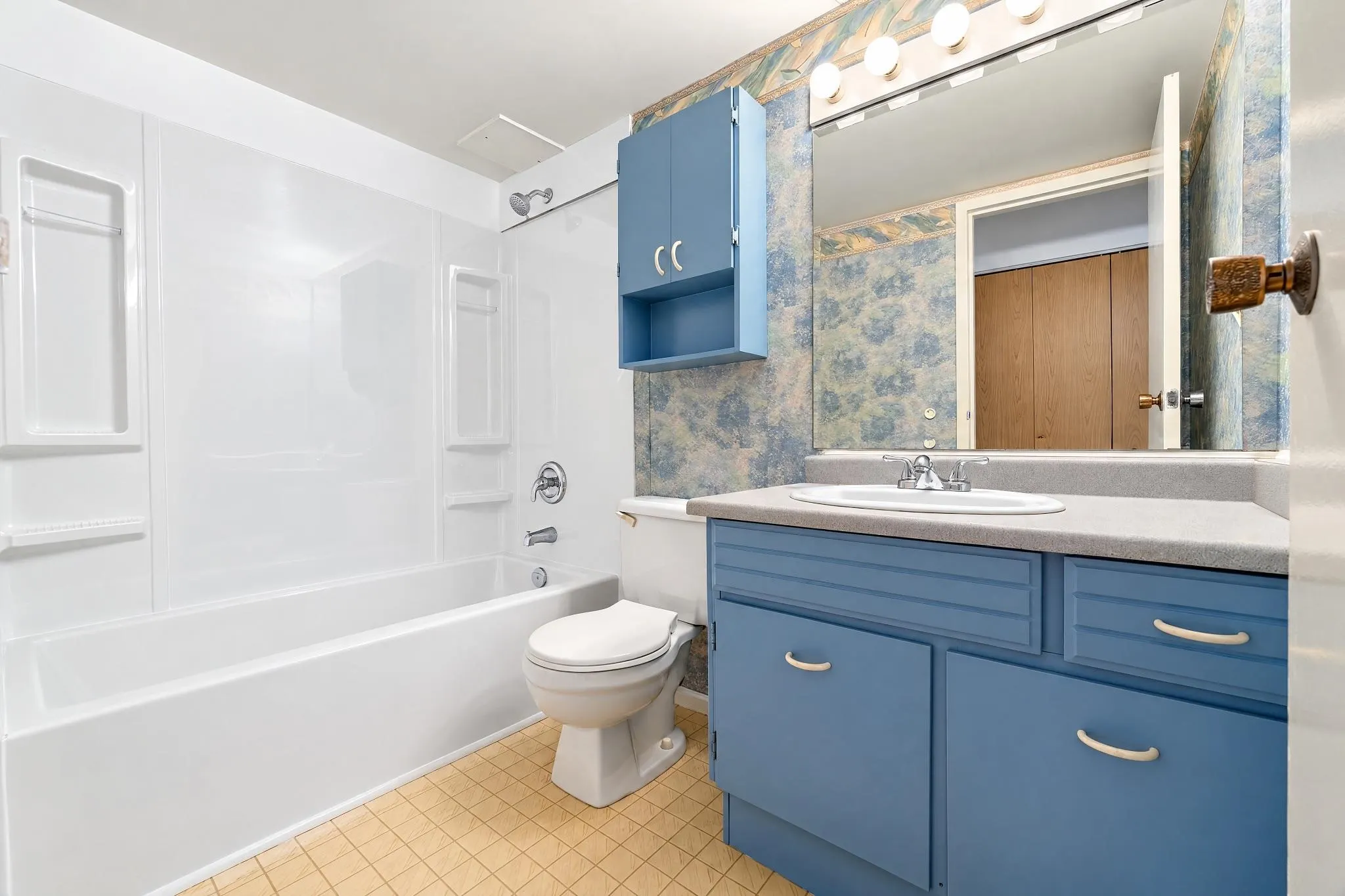 310 W 3rd Street #214