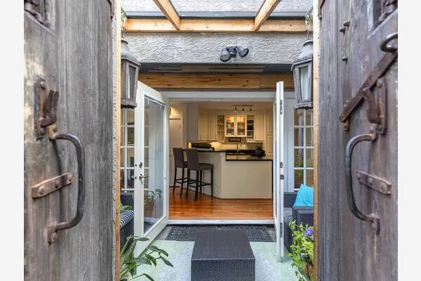 2535 York Avenue #101