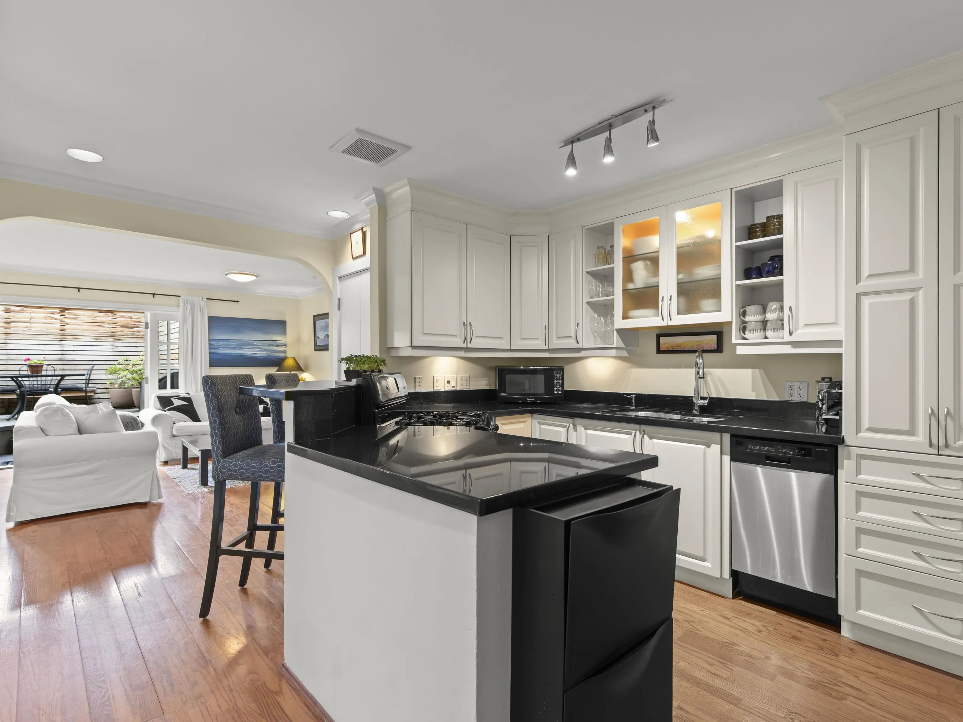 2535 York Avenue #101