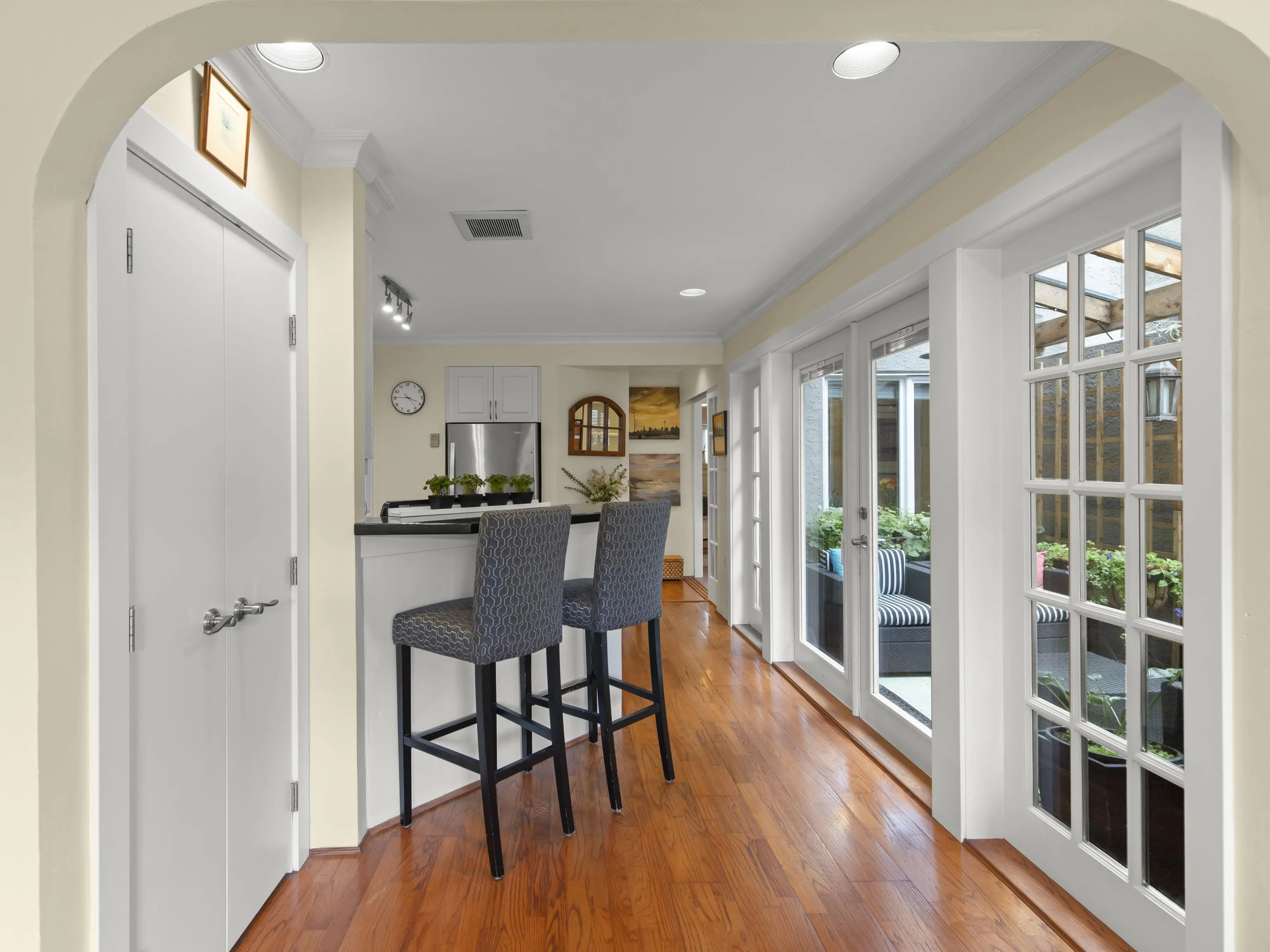 2535 York Avenue #101