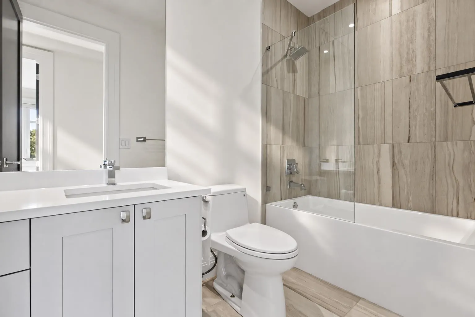 14237 Vine Avenue