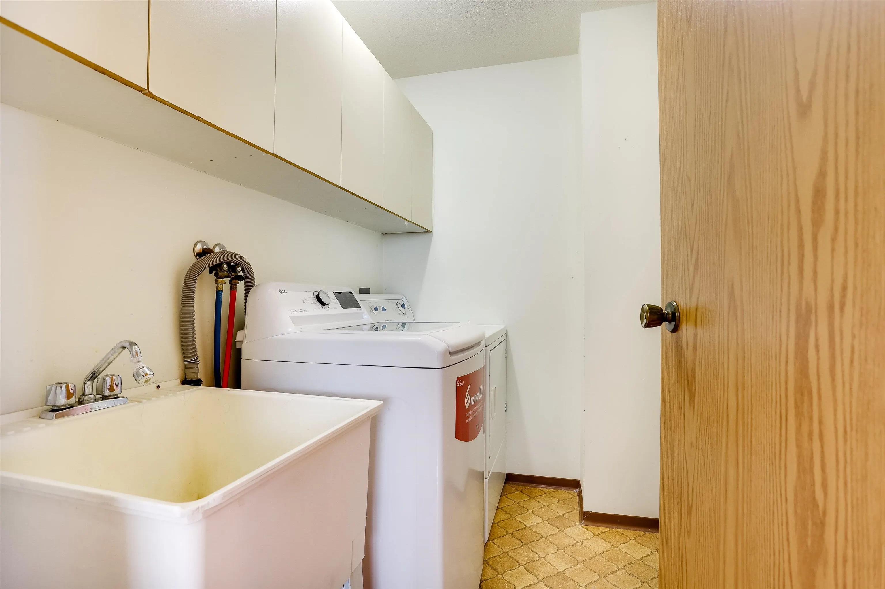 468 Cariboo Crescent