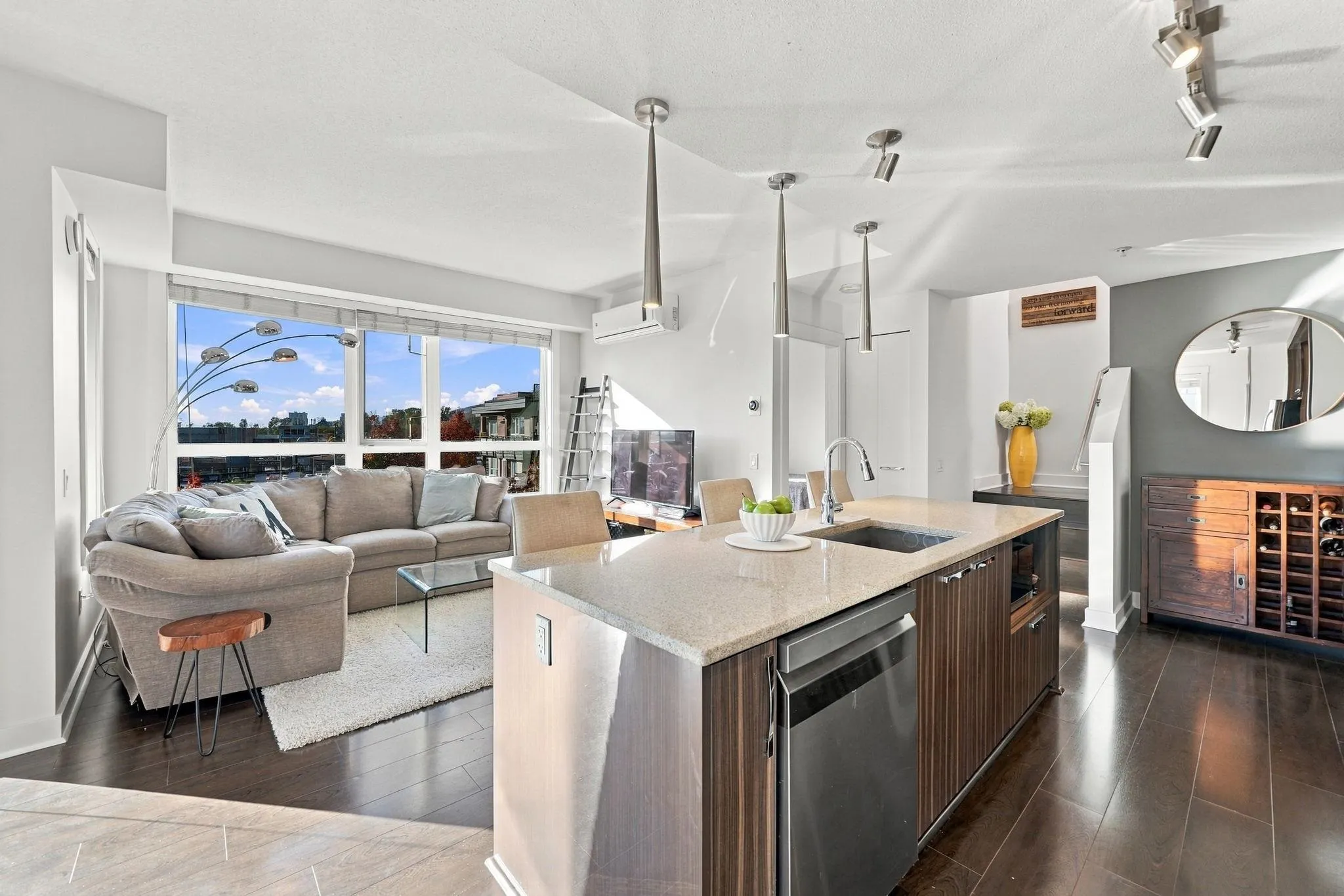 733 W 14th Street #409
