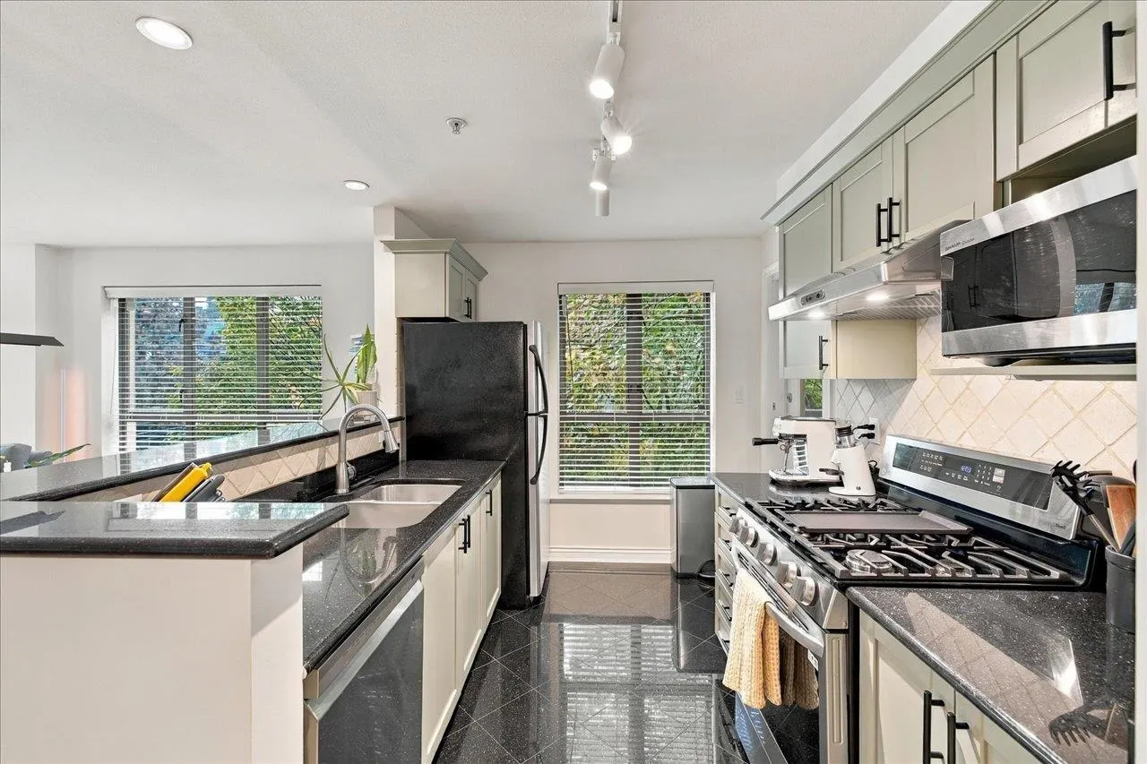 2015 Trafalgar Street #303