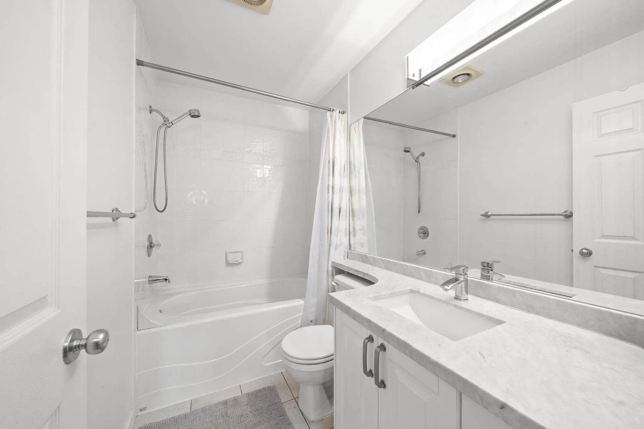 121 Shoreline Circle #201