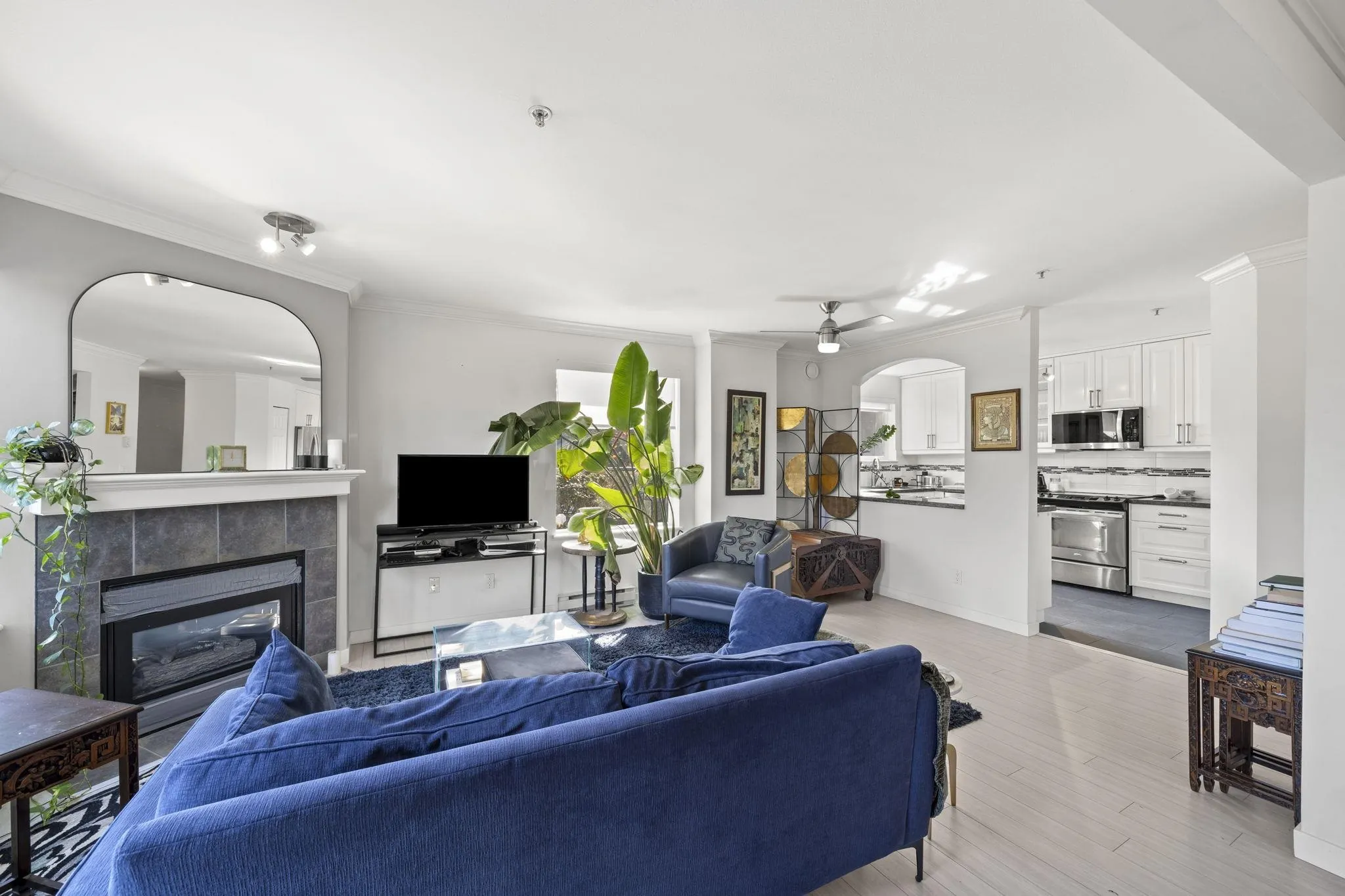 121 Shoreline Circle #201