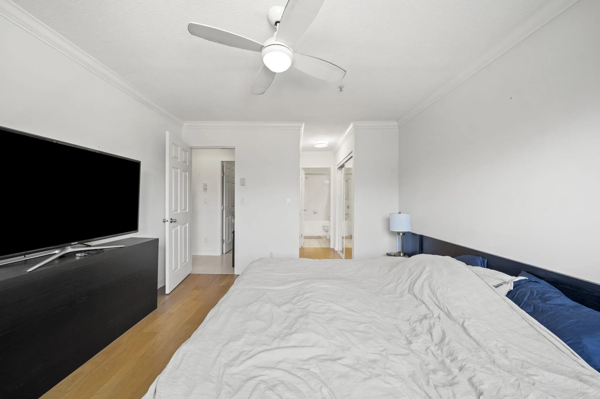 121 Shoreline Circle #201