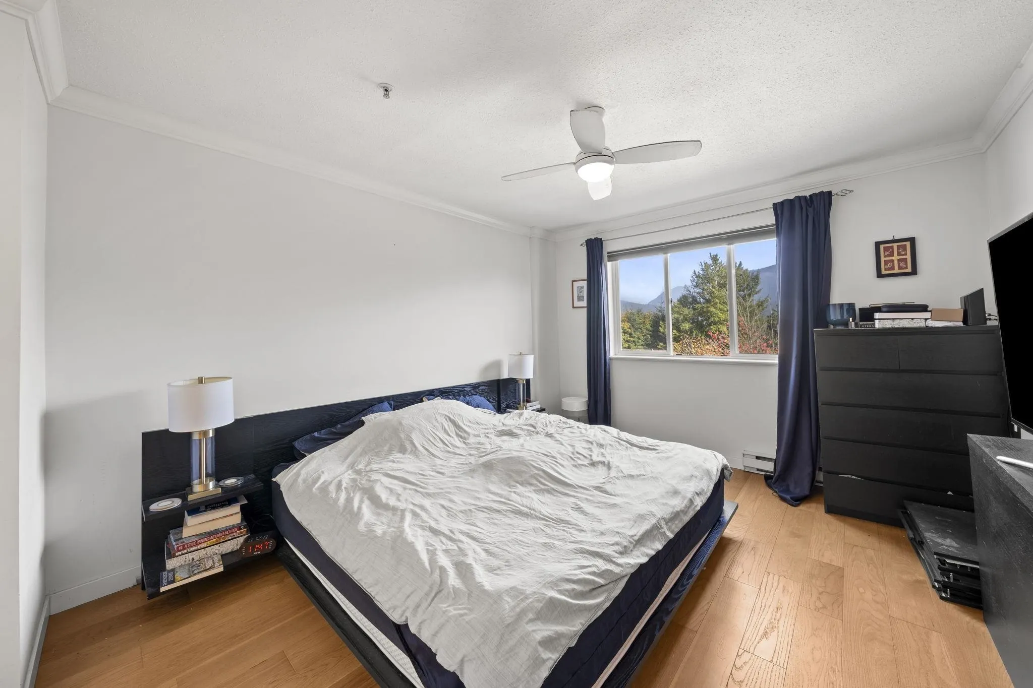 121 Shoreline Circle #201
