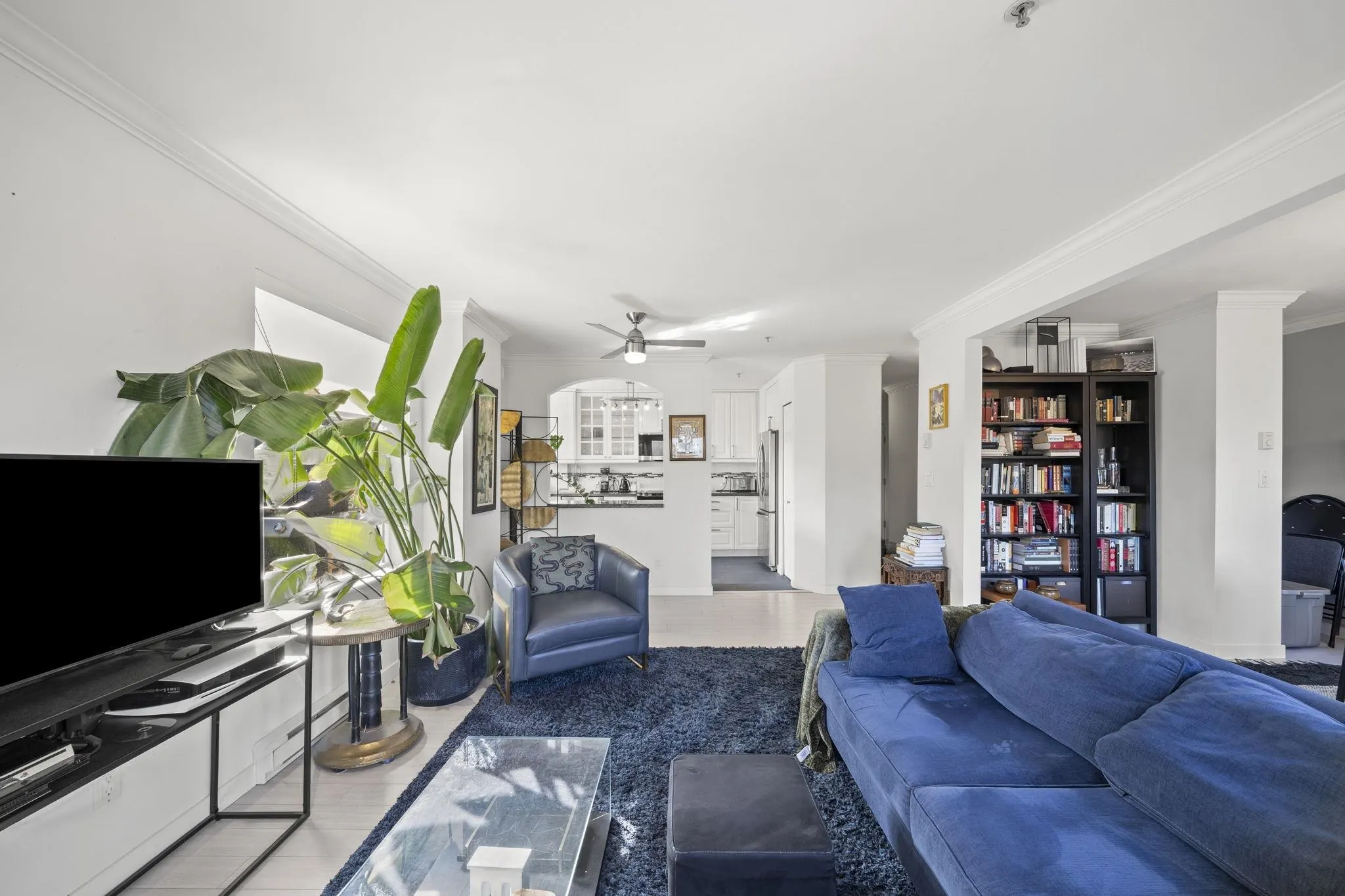 121 Shoreline Circle #201