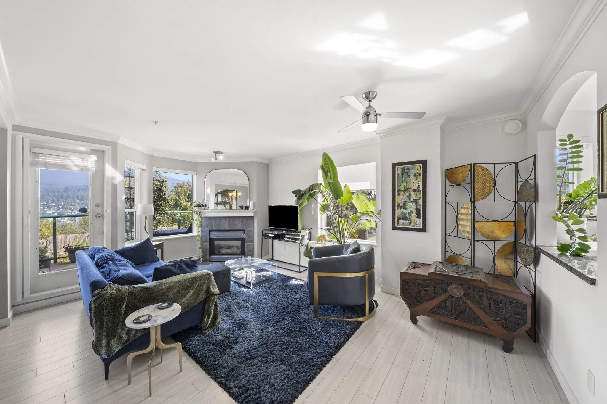 121 Shoreline Circle #201