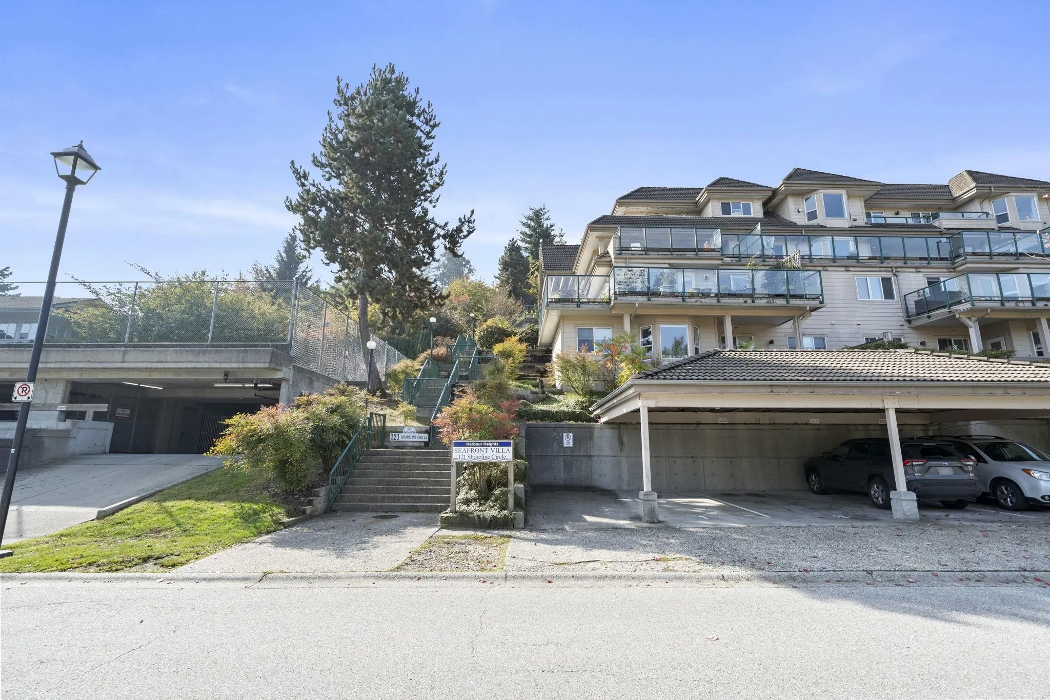 121 Shoreline Circle #201