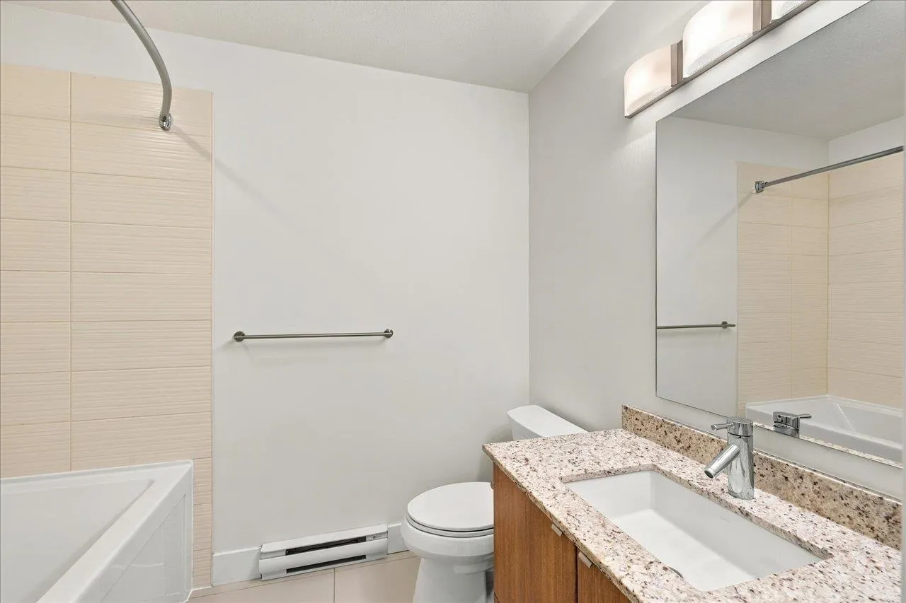 735 W 15th Street #108