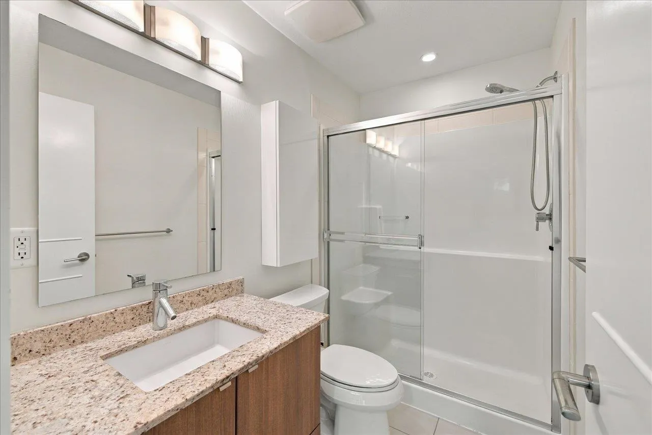 735 W 15th Street #108