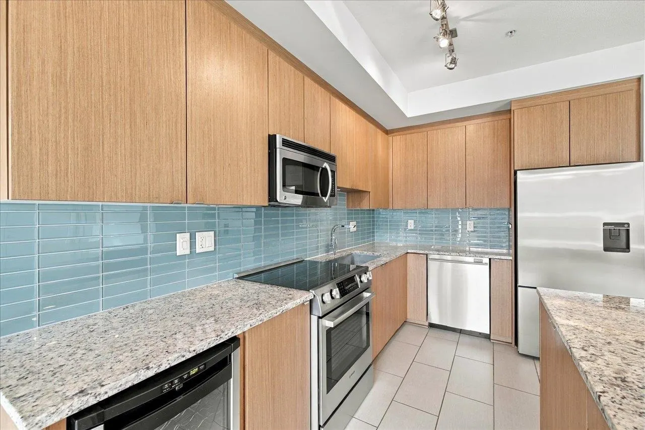 735 W 15th Street #108