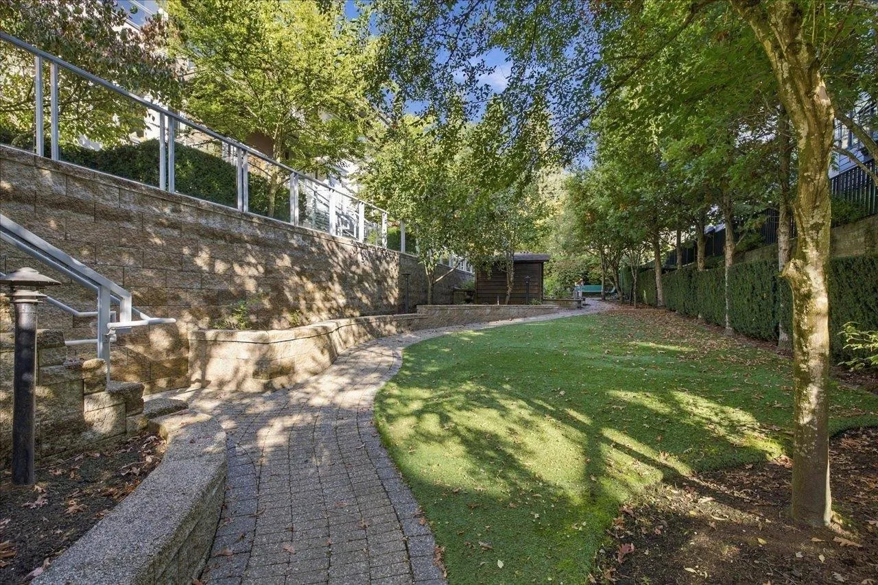 735 W 15th Street #108