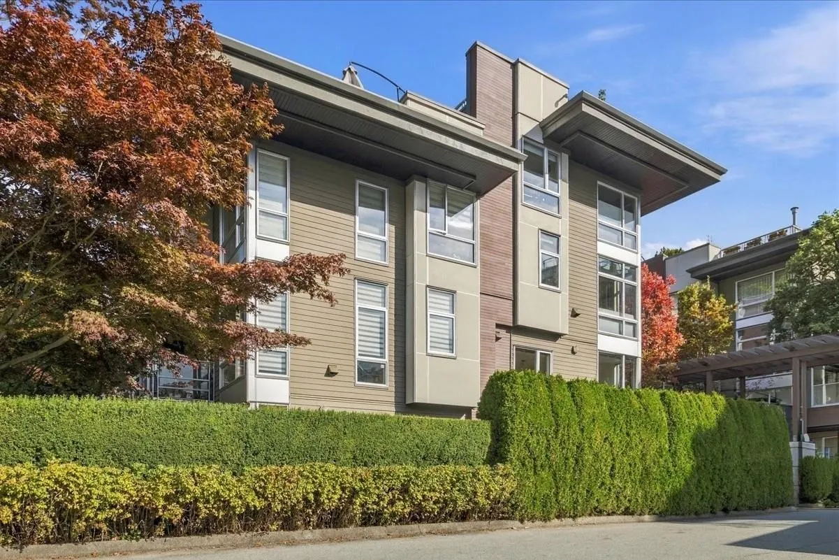 735 W 15th Street #108