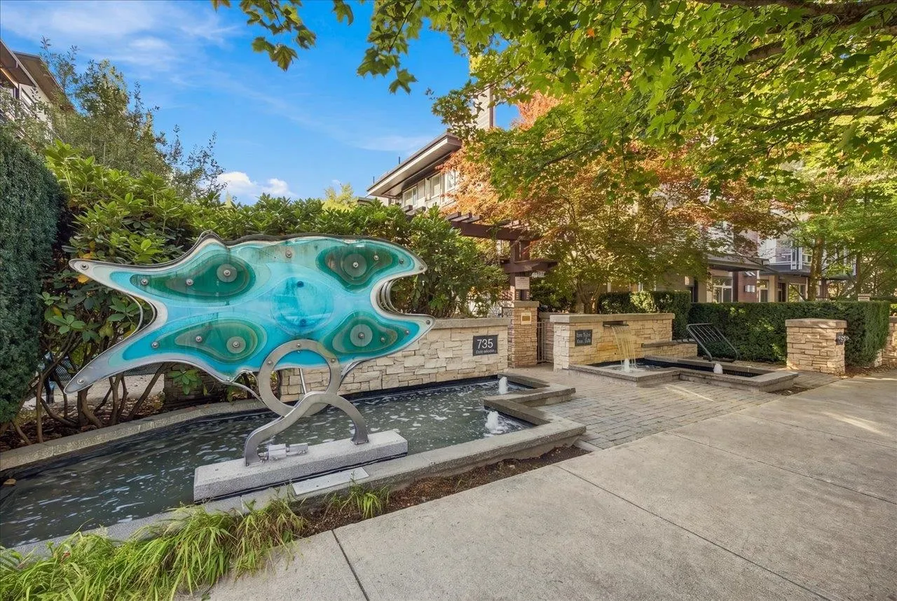 735 W 15th Street #108