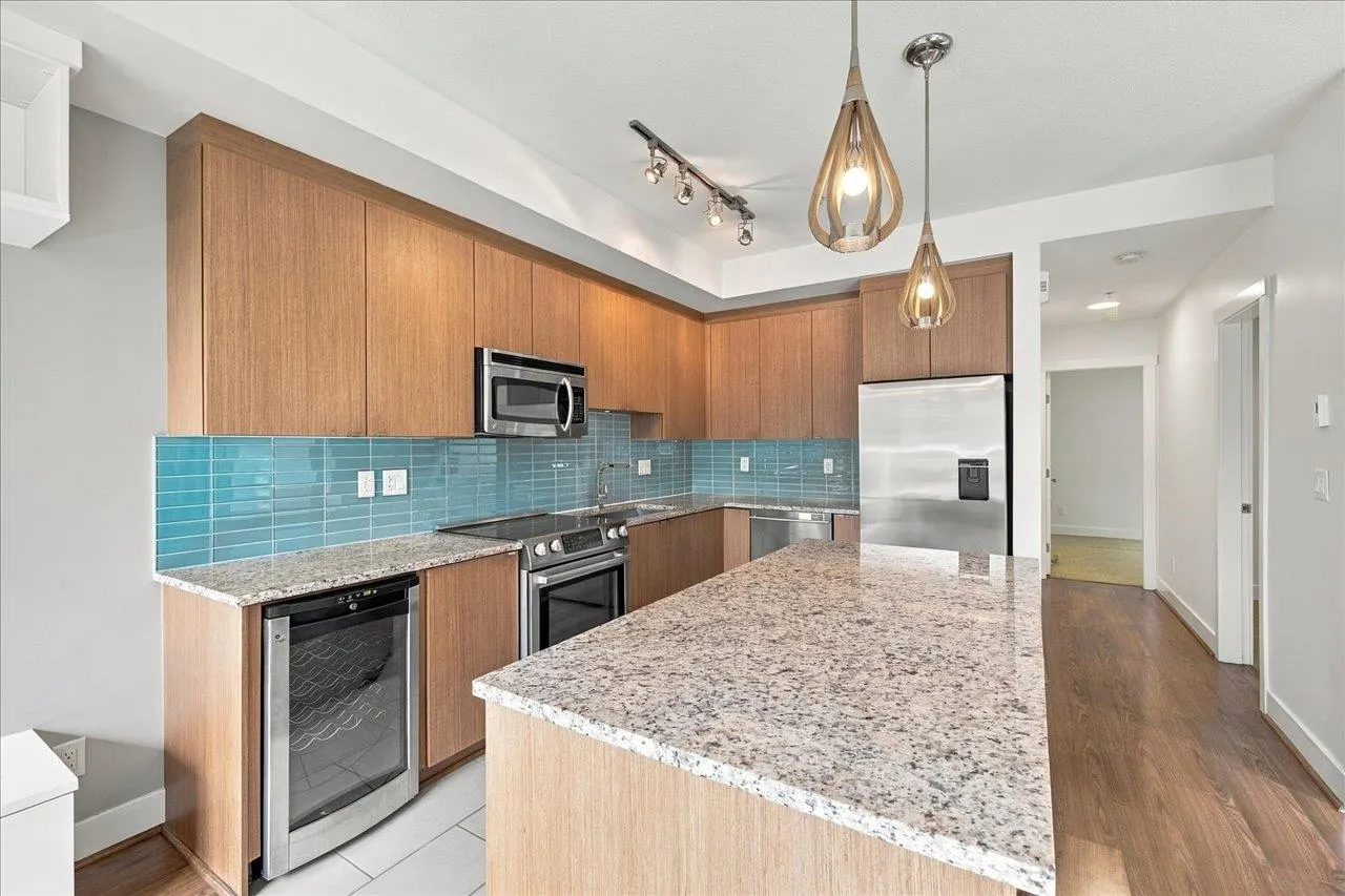 735 W 15th Street #108