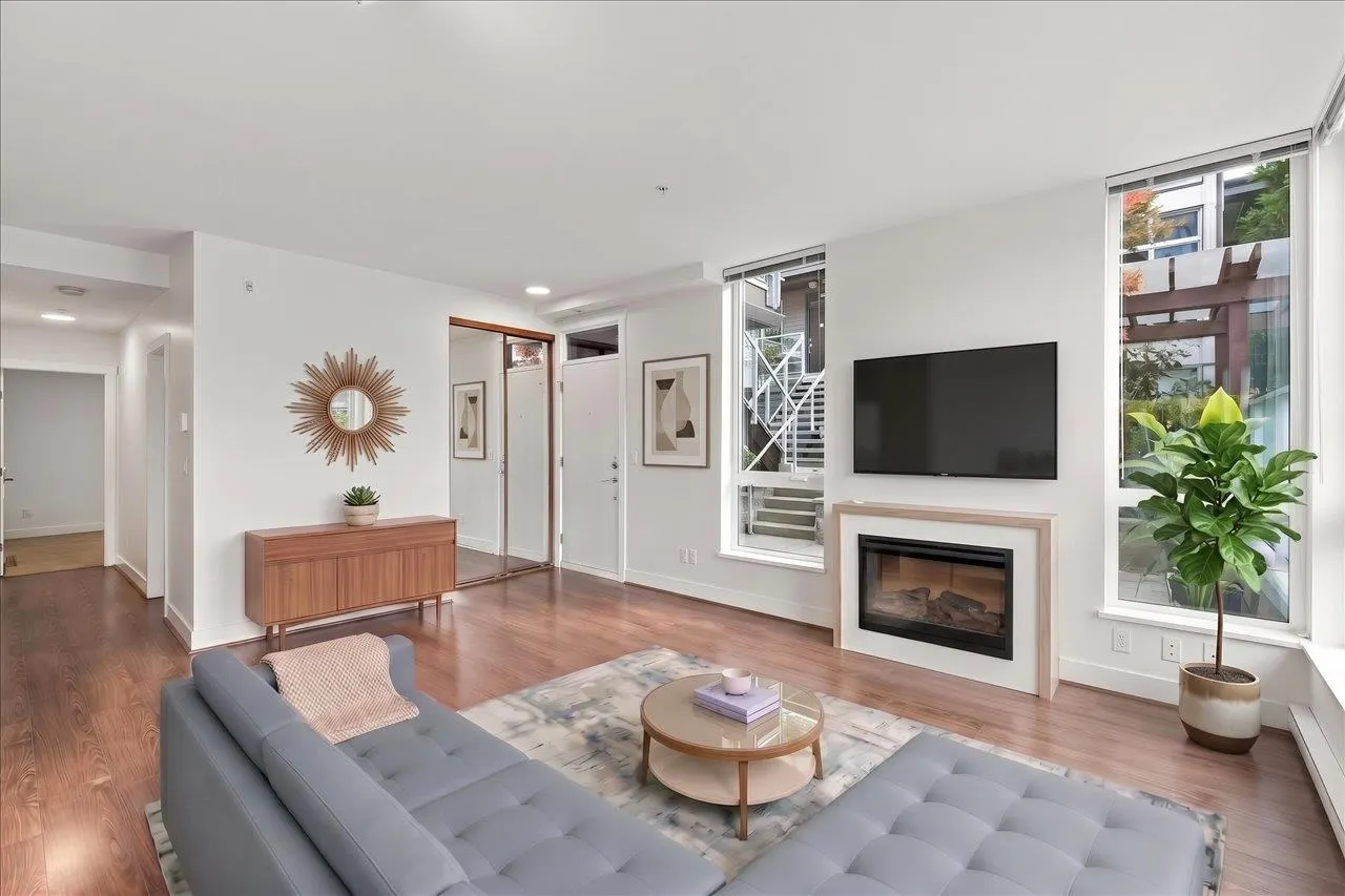735 W 15th Street #108