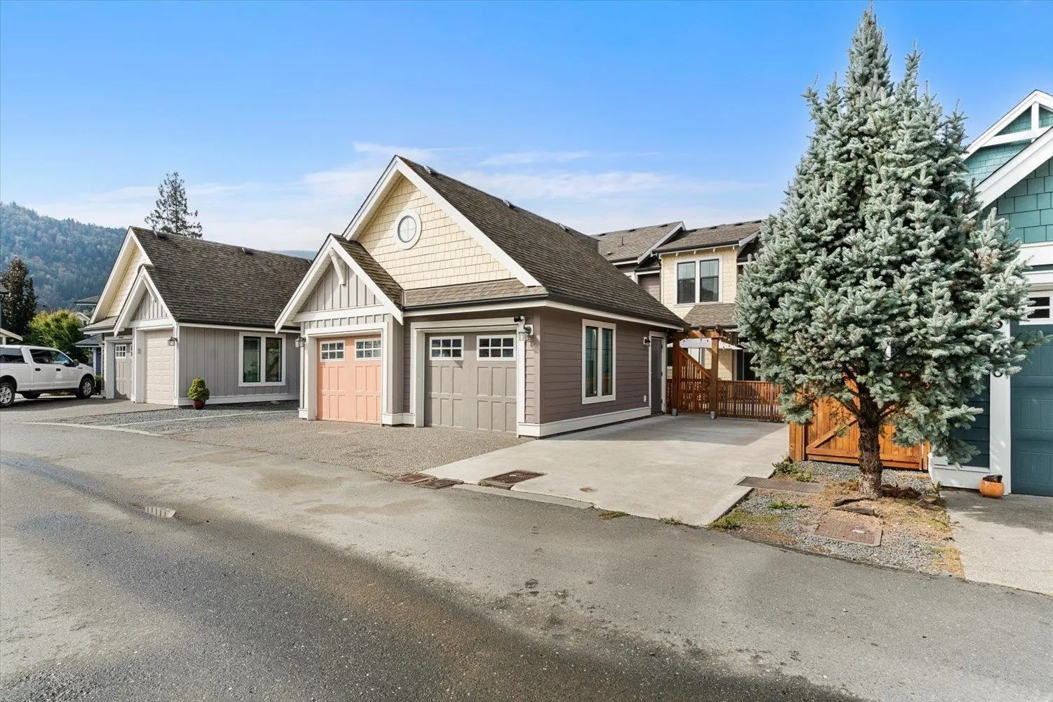 5482 Peach Road