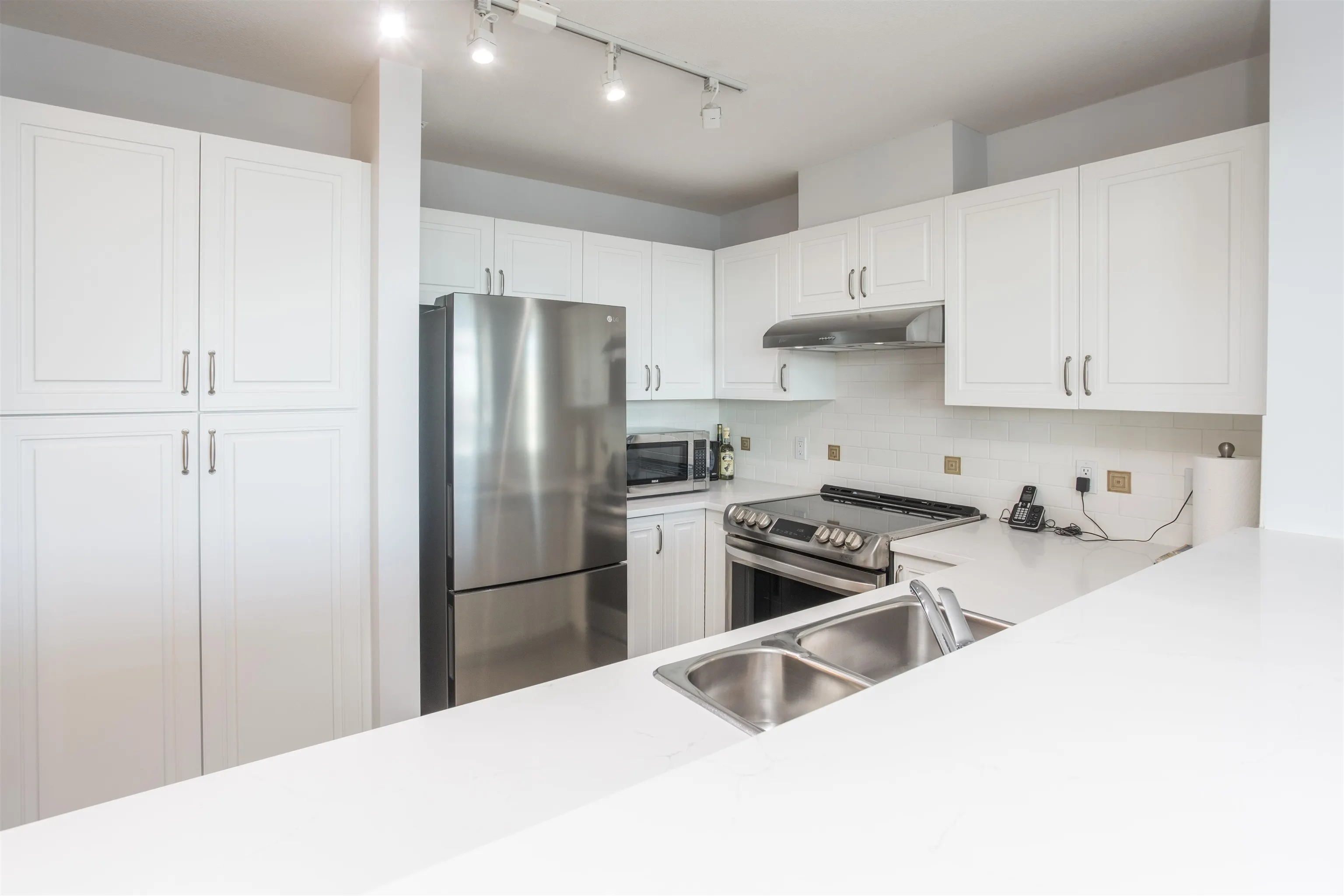 2799 Yew Street #804
