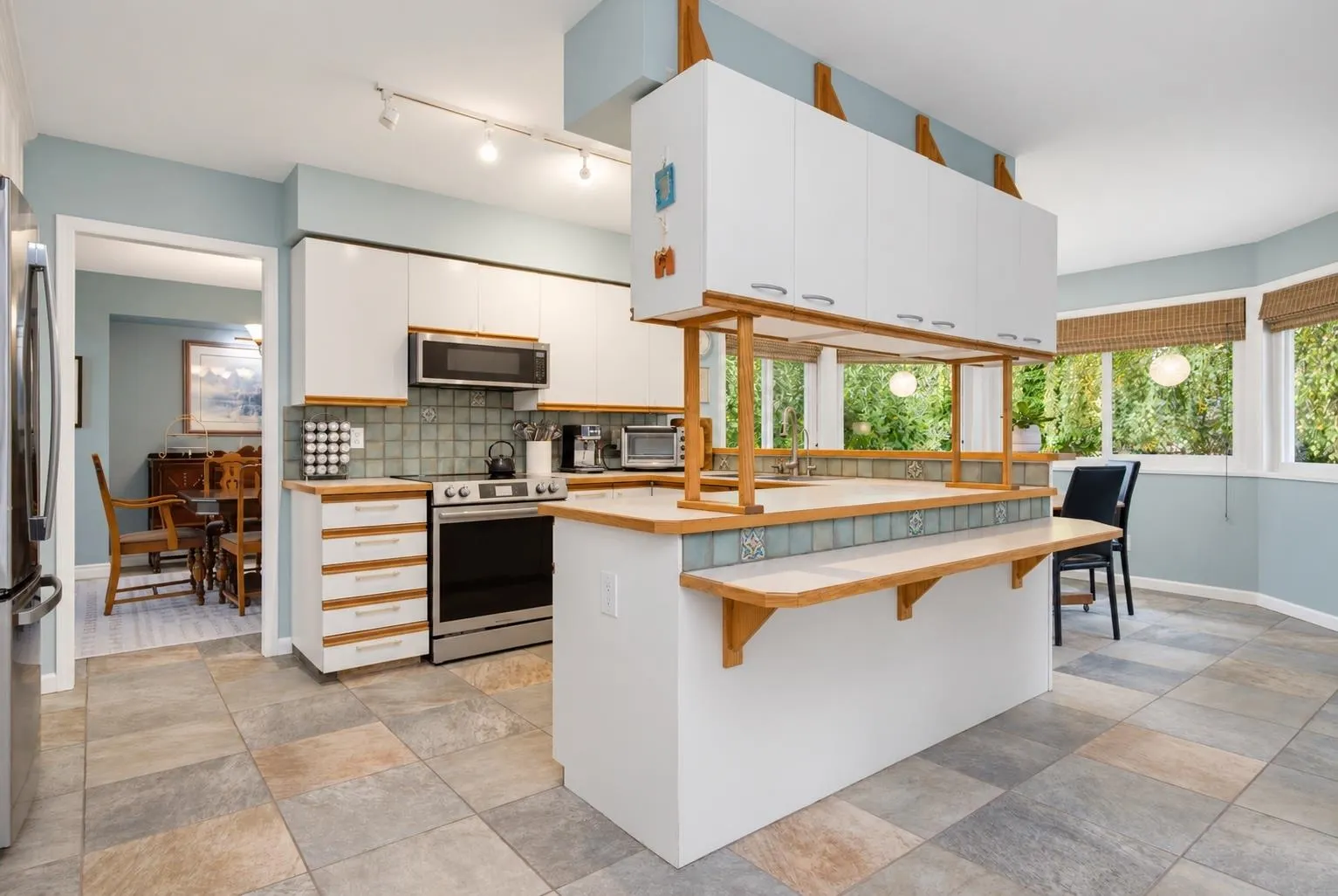 4695 London Crescent
