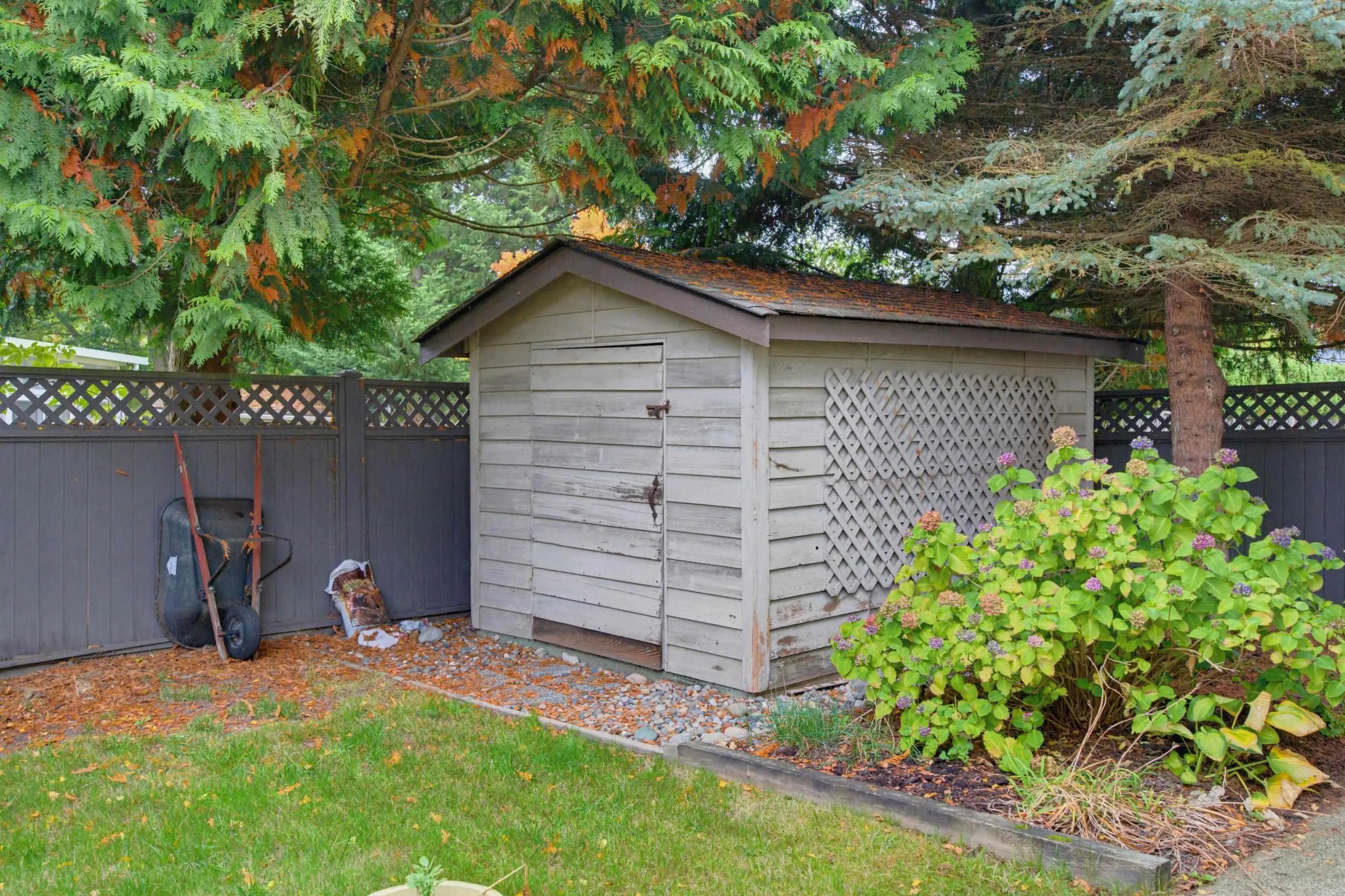 4695 London Crescent
