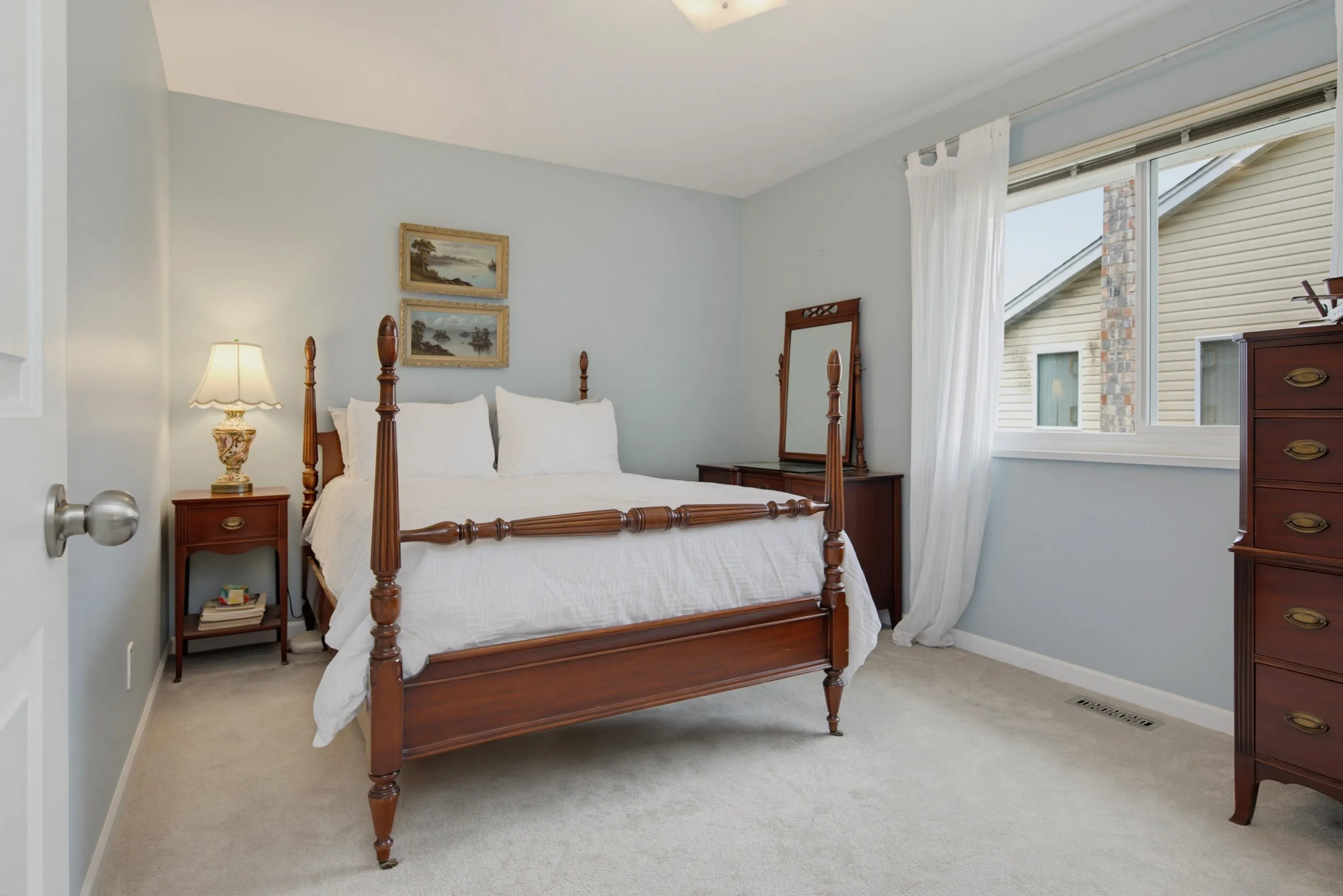 4695 London Crescent