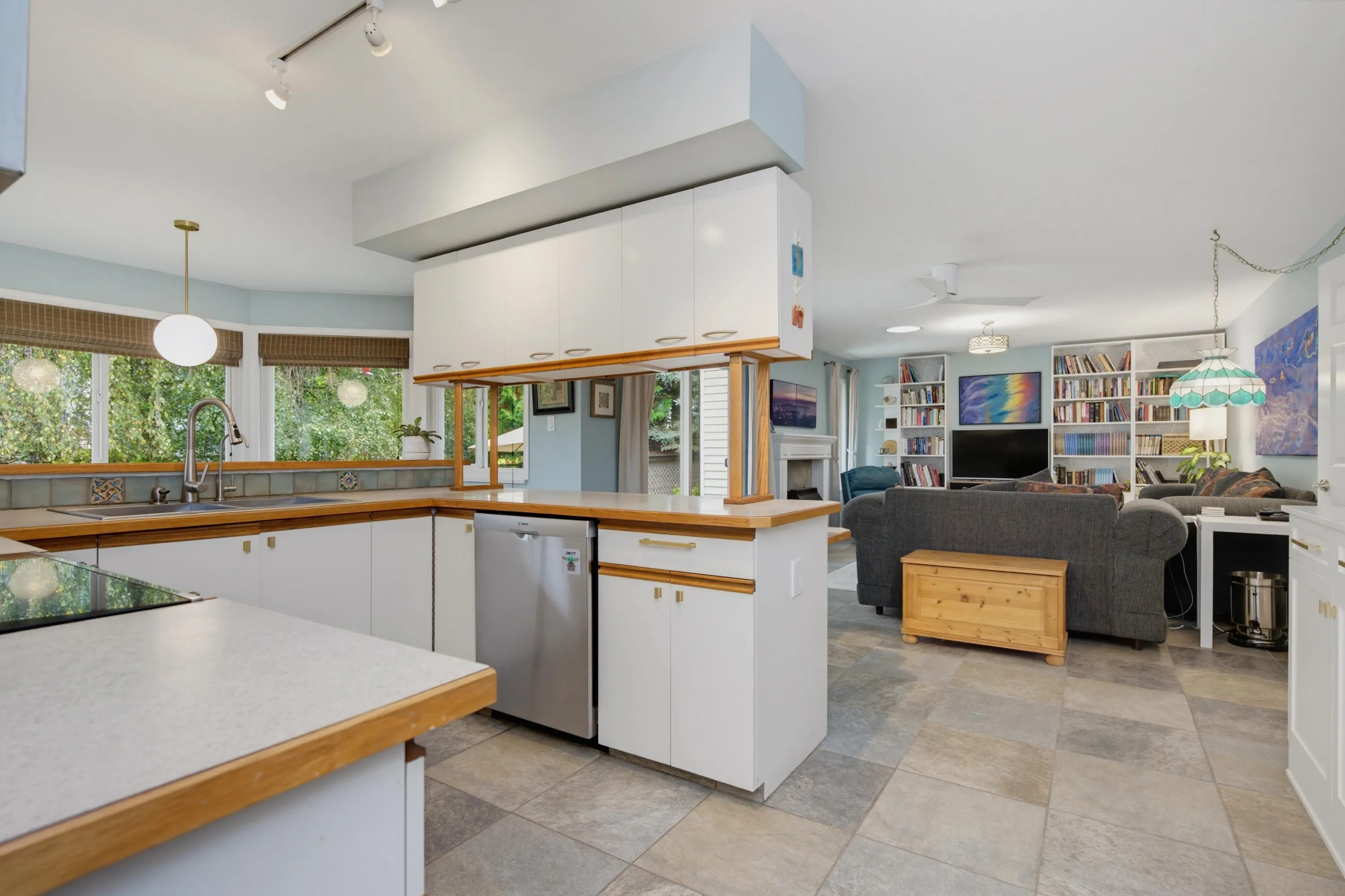 4695 London Crescent