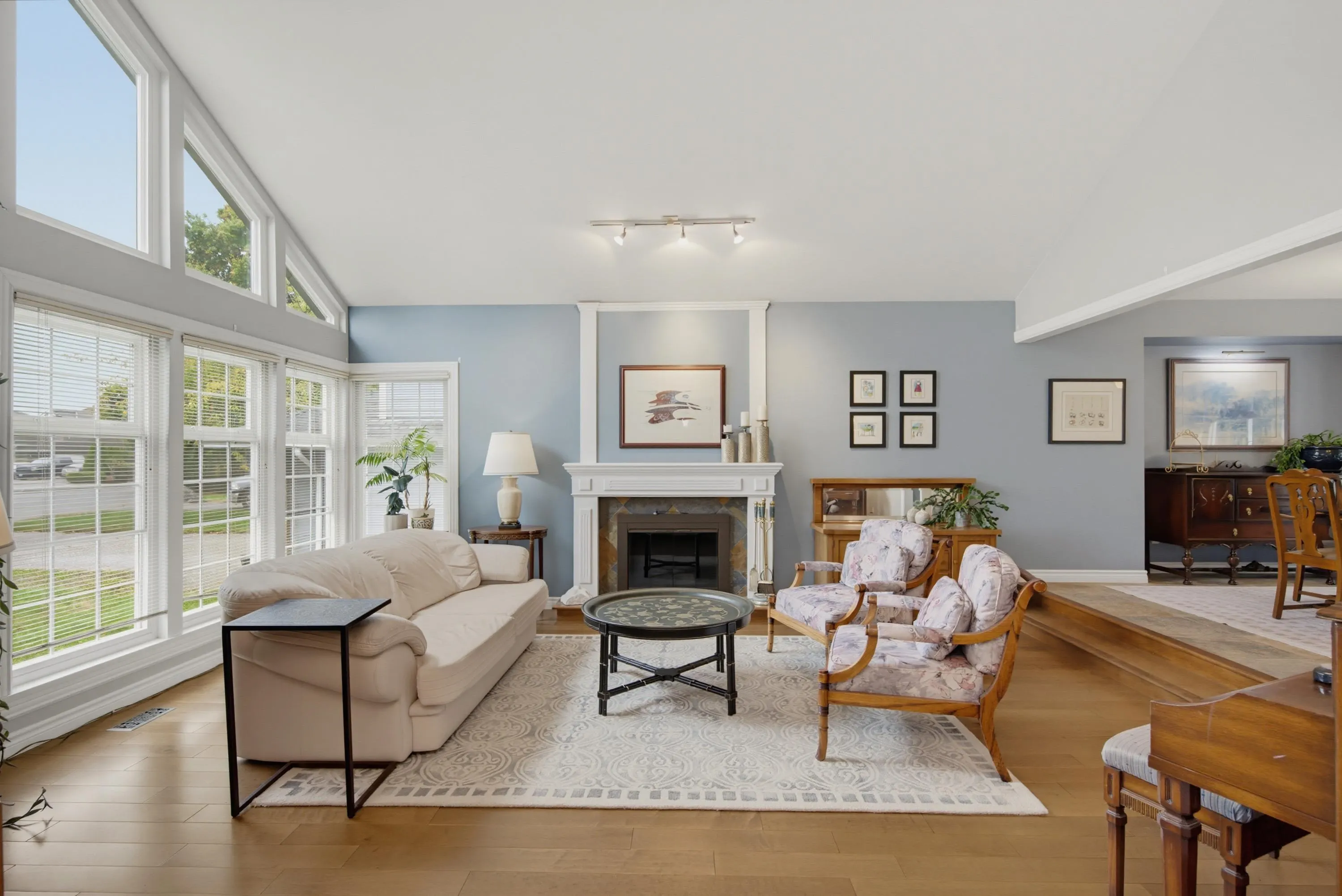 4695 London Crescent