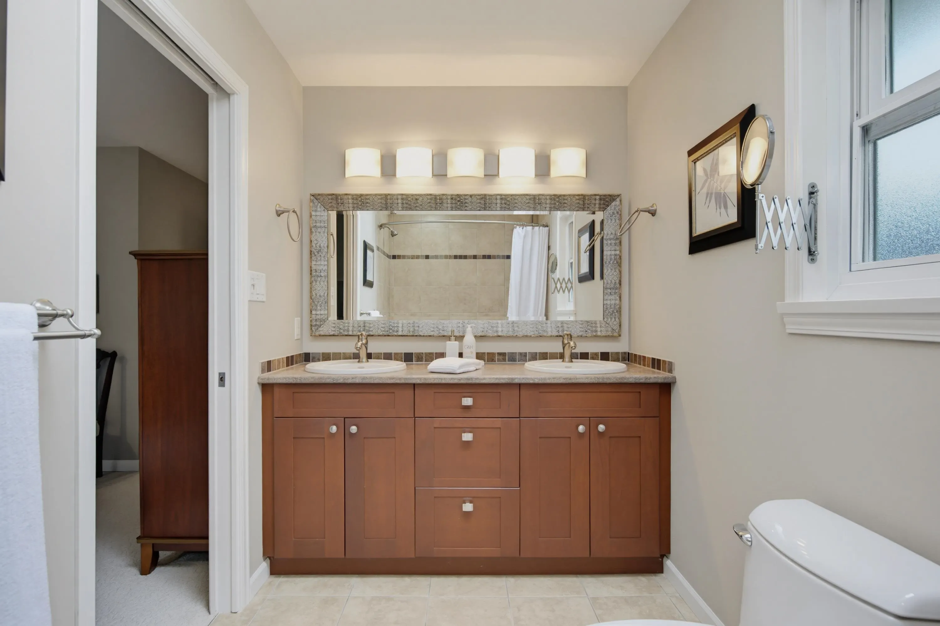 4695 London Crescent