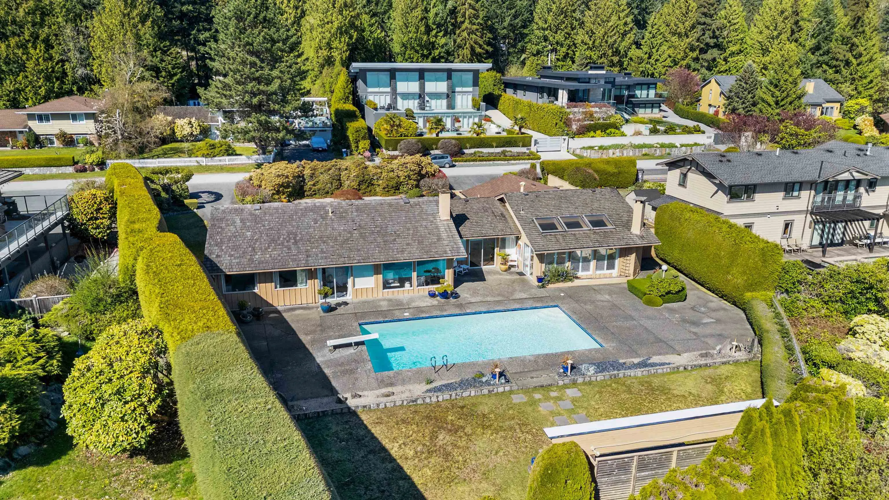 4211 Rockridge Crescent