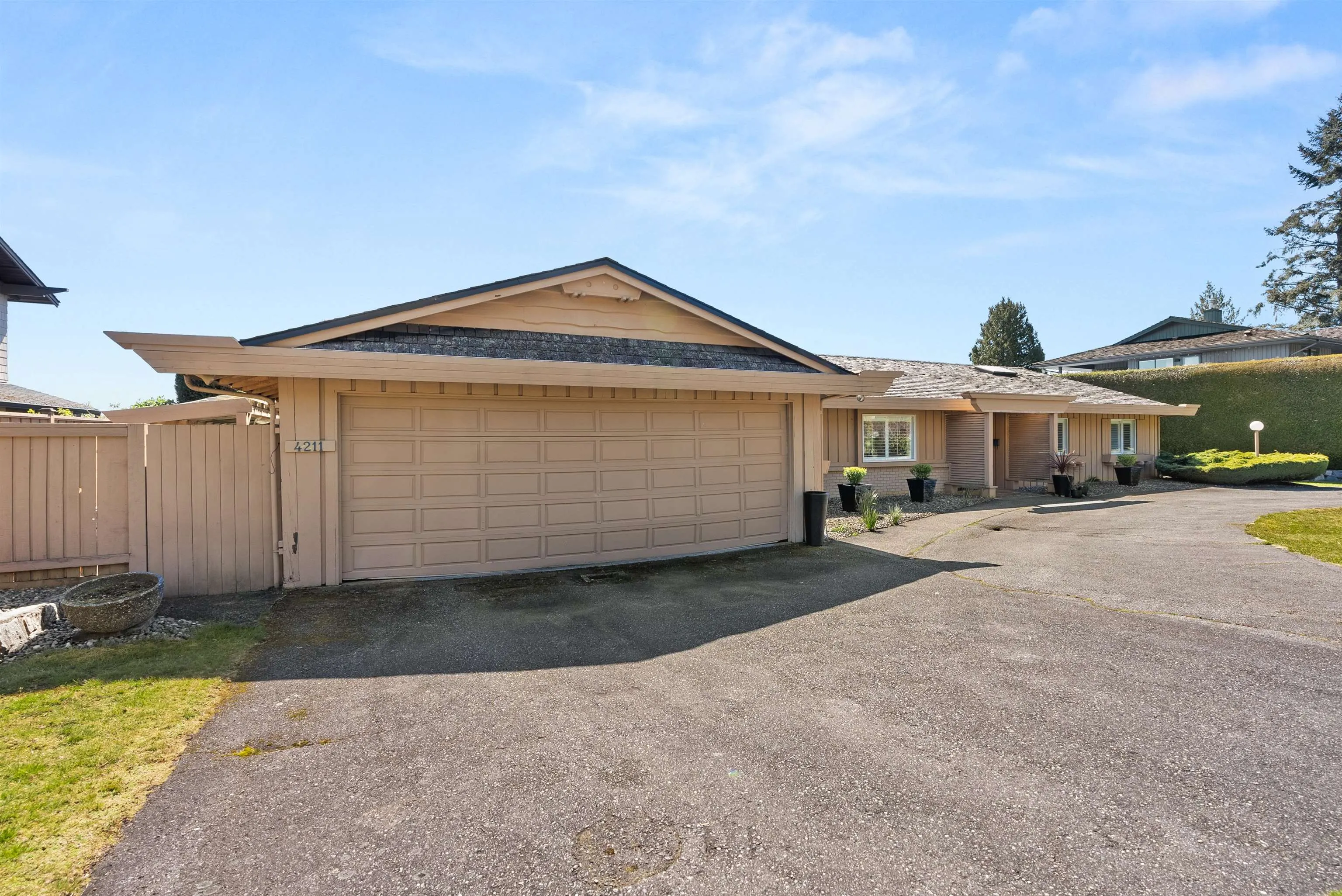 4211 Rockridge Crescent