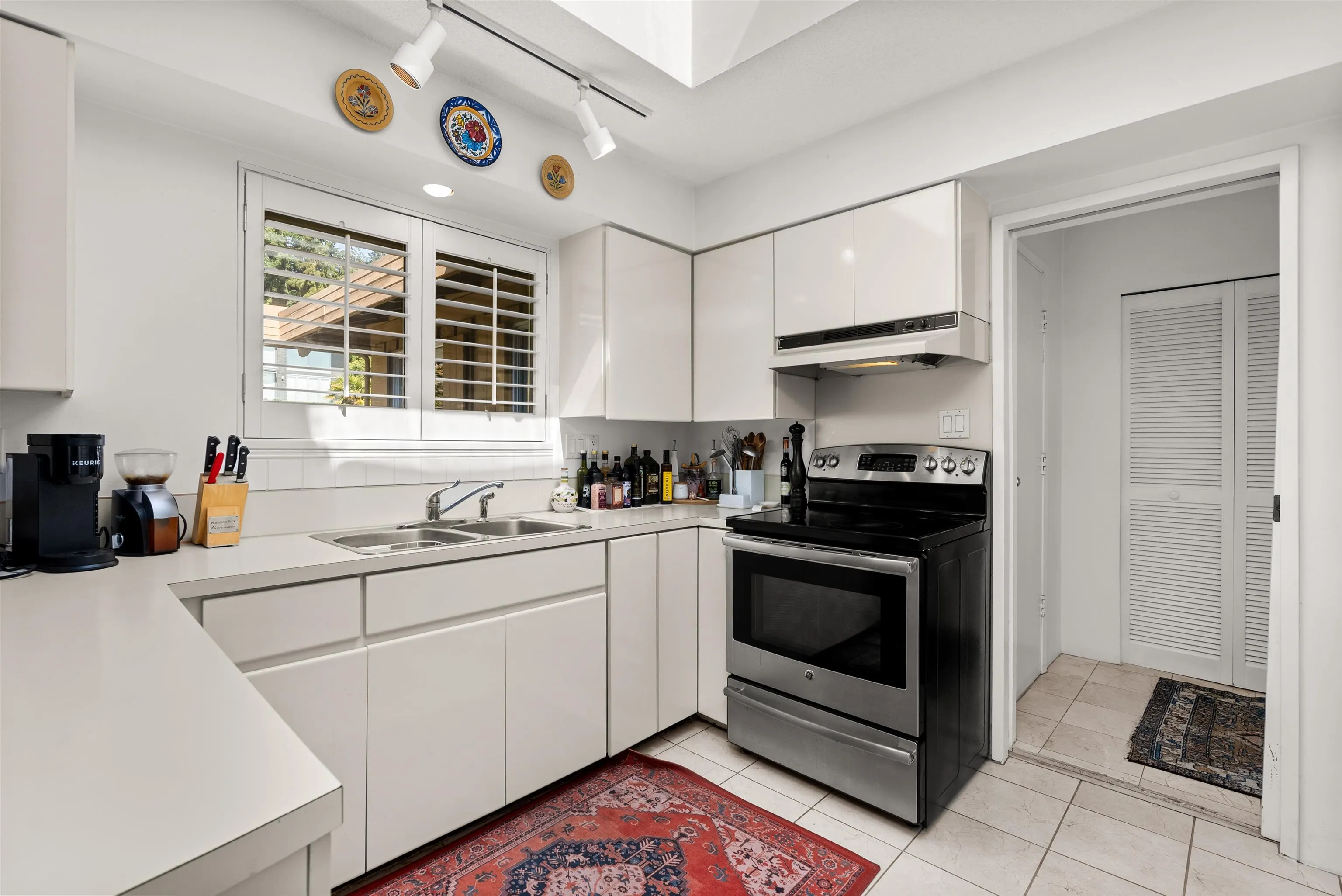 4211 Rockridge Crescent