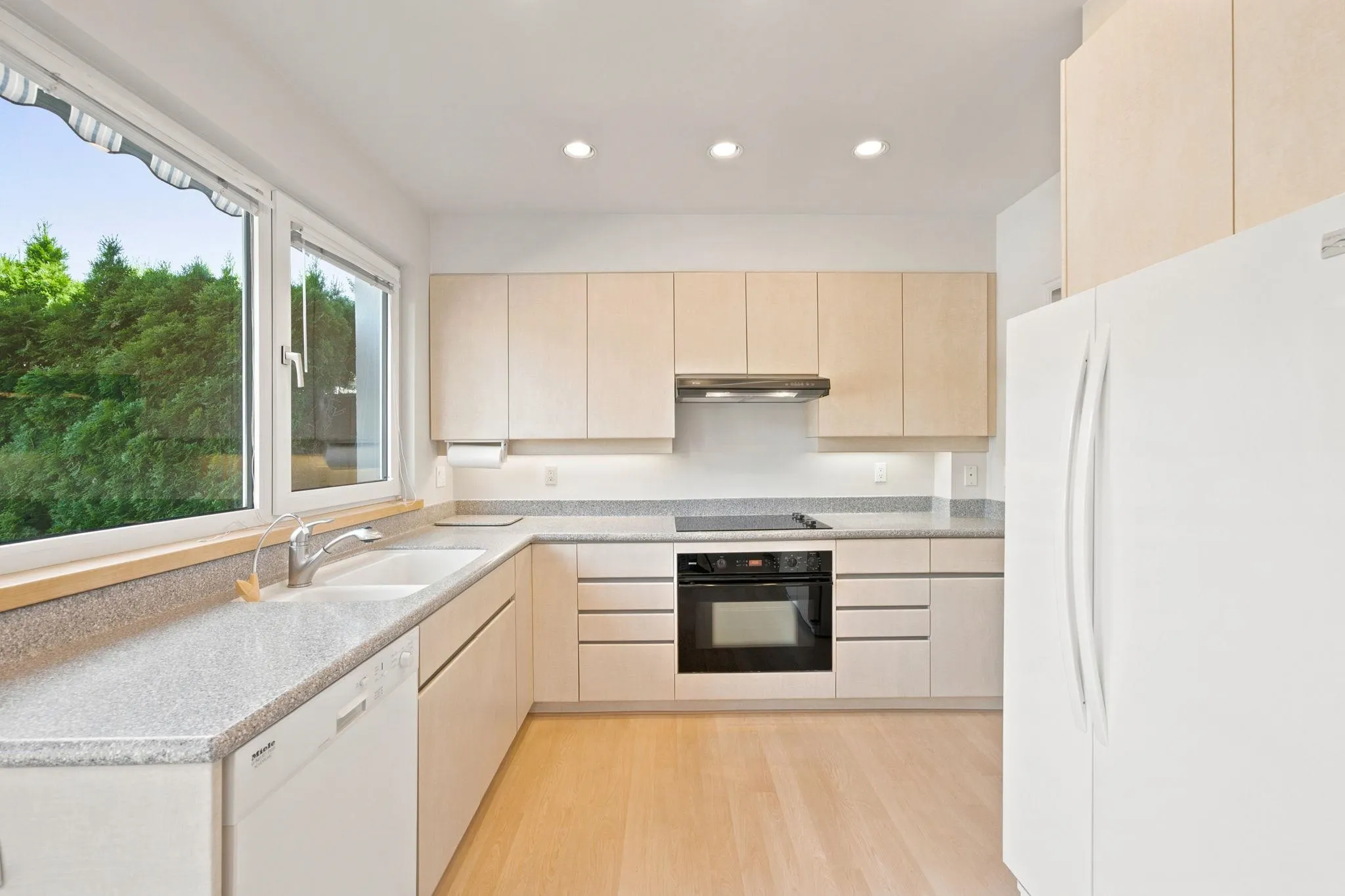 305 E 17th Street