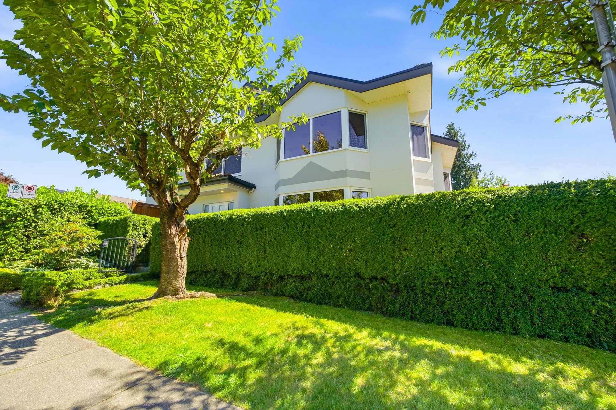 305 E 17th Street