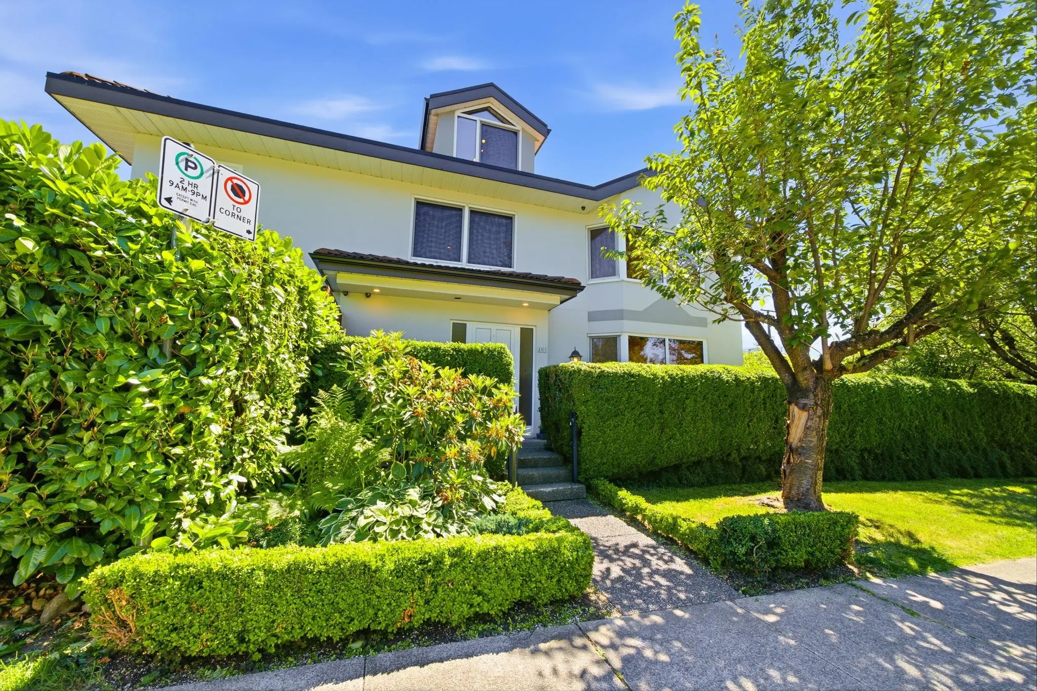 305 E 17th Street