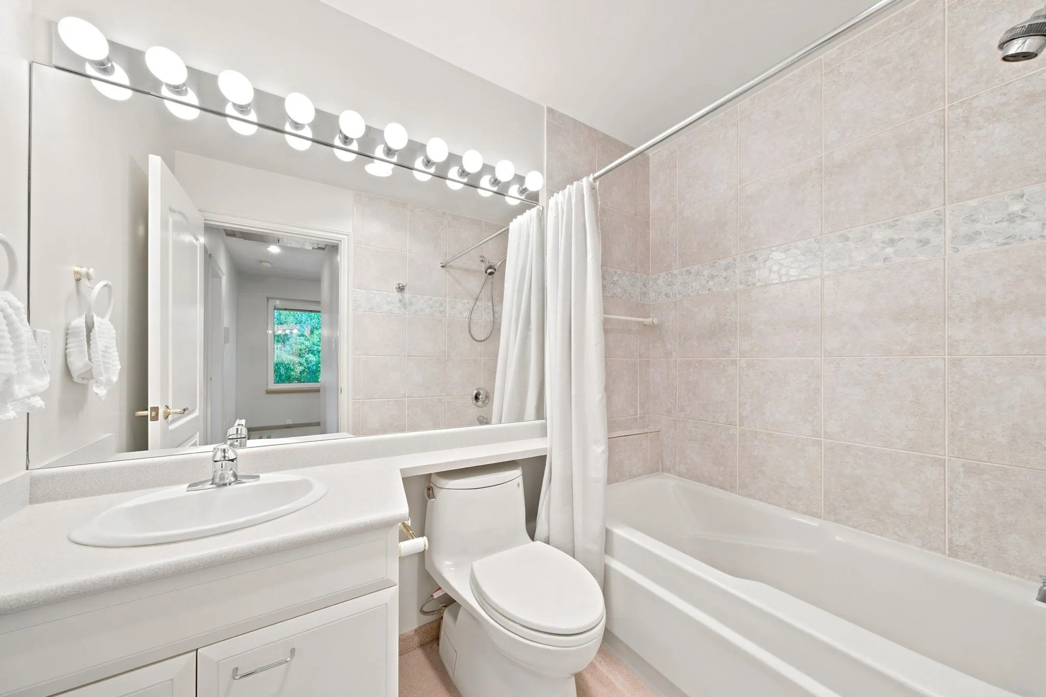 305 E 17th Street