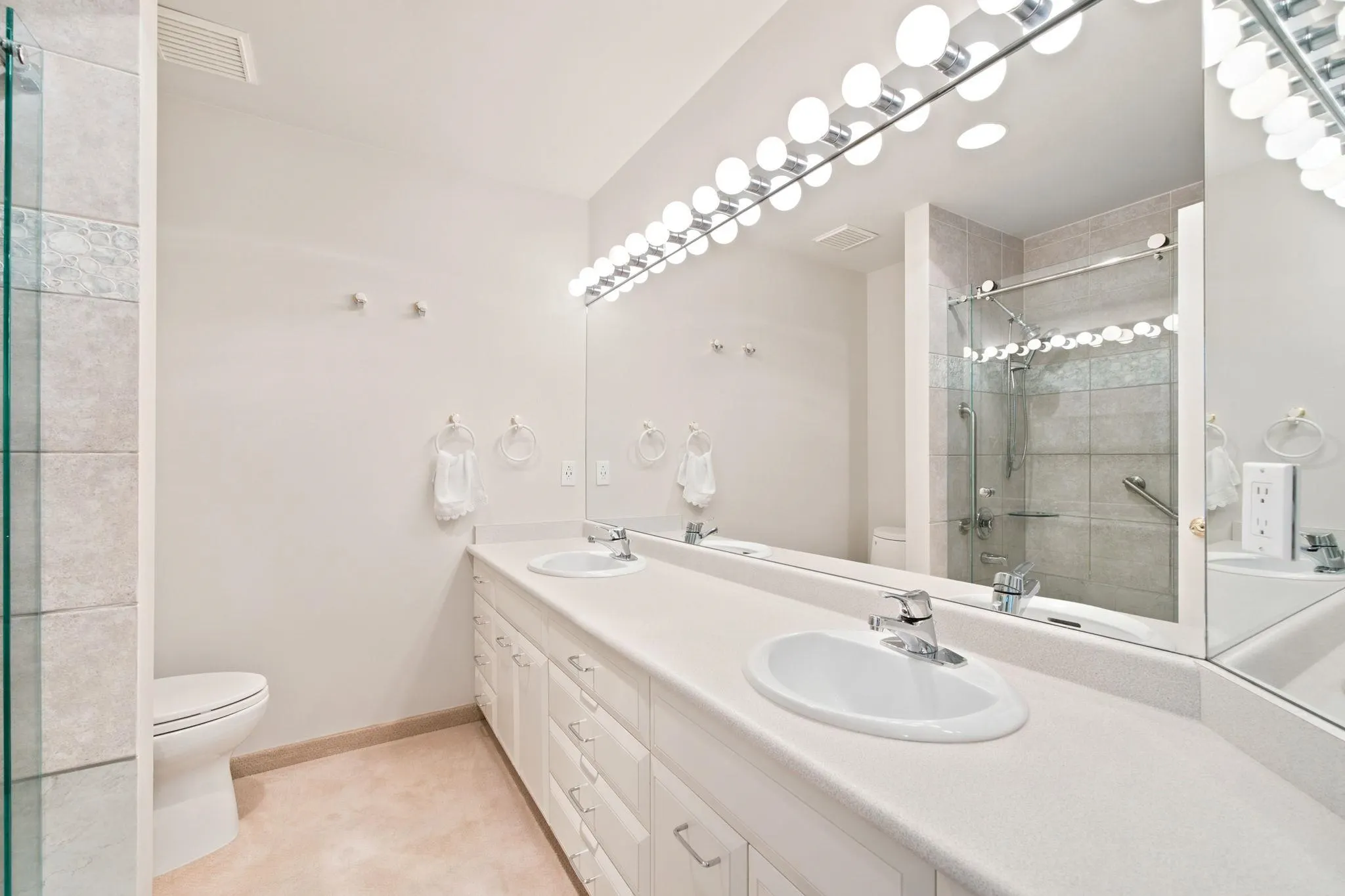 305 E 17th Street