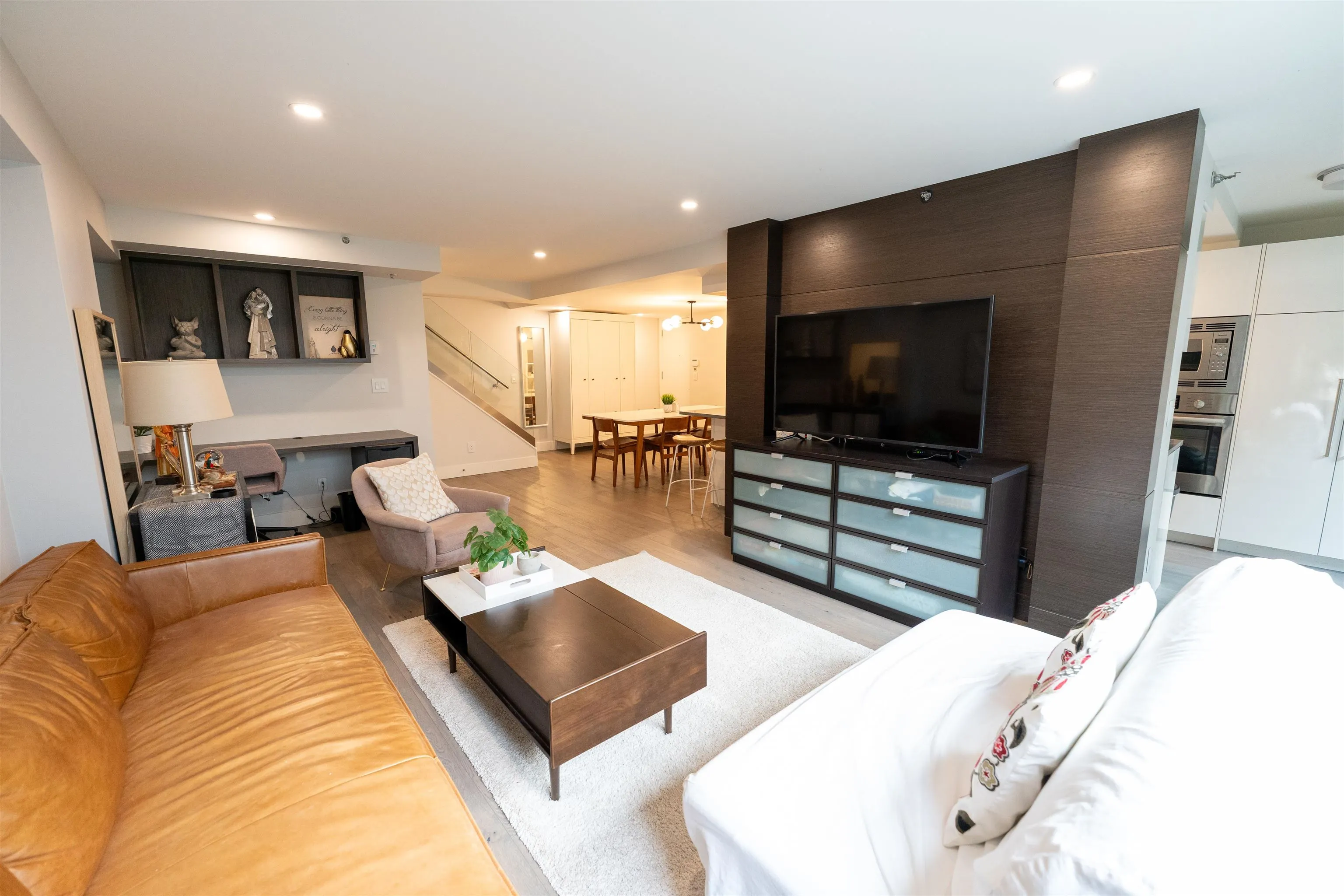 289 Drake Street #201