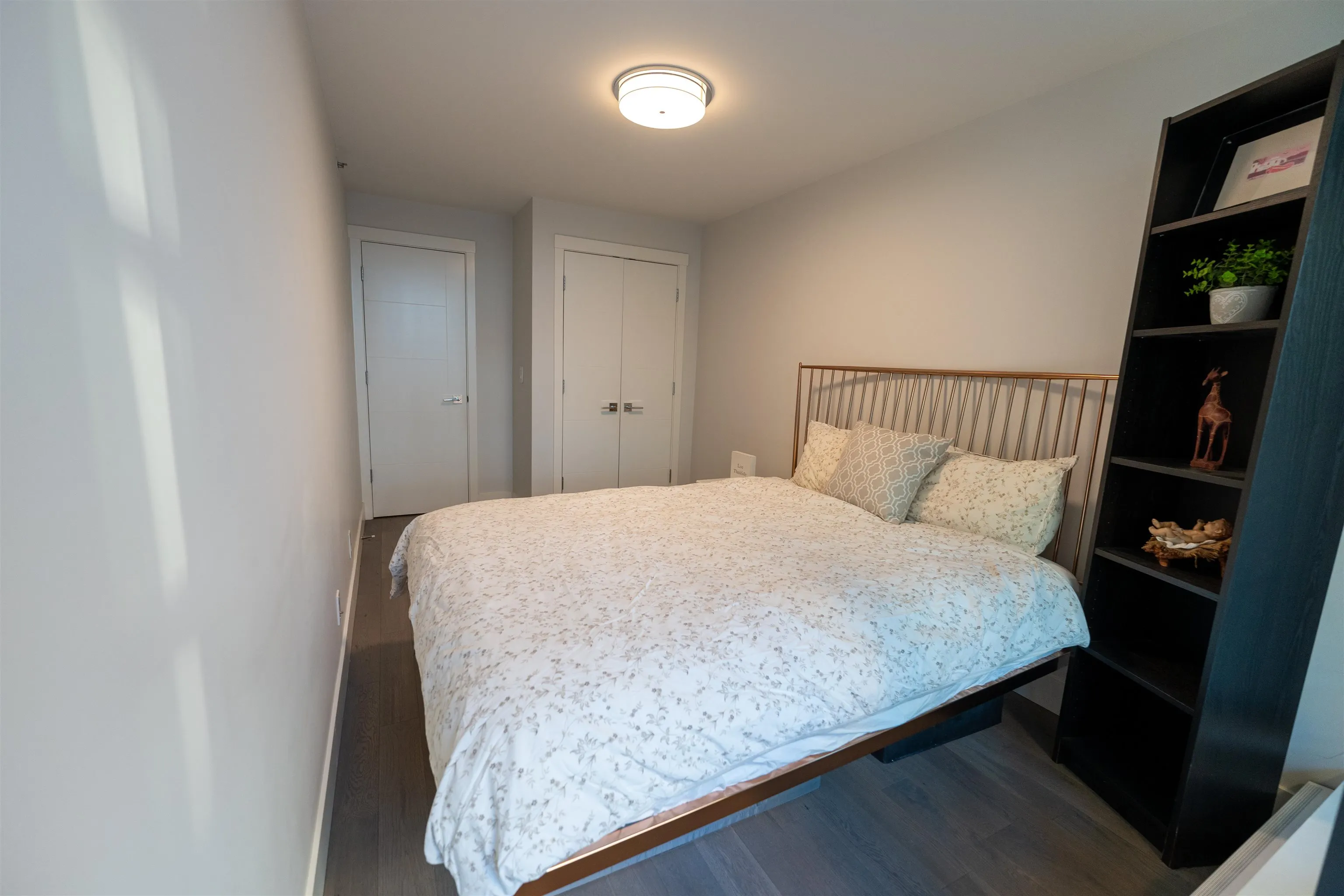 289 Drake Street #201