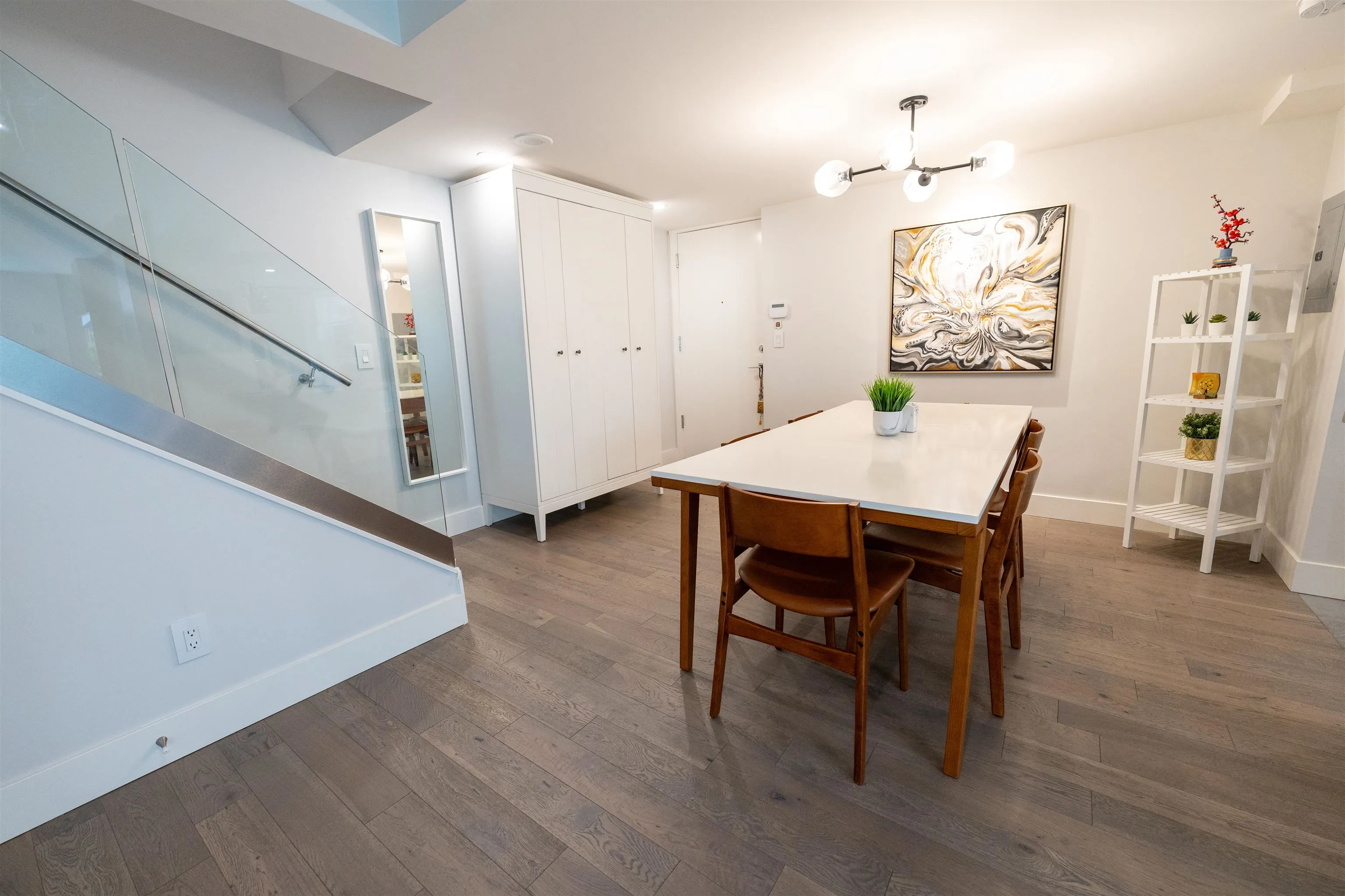 289 Drake Street #201
