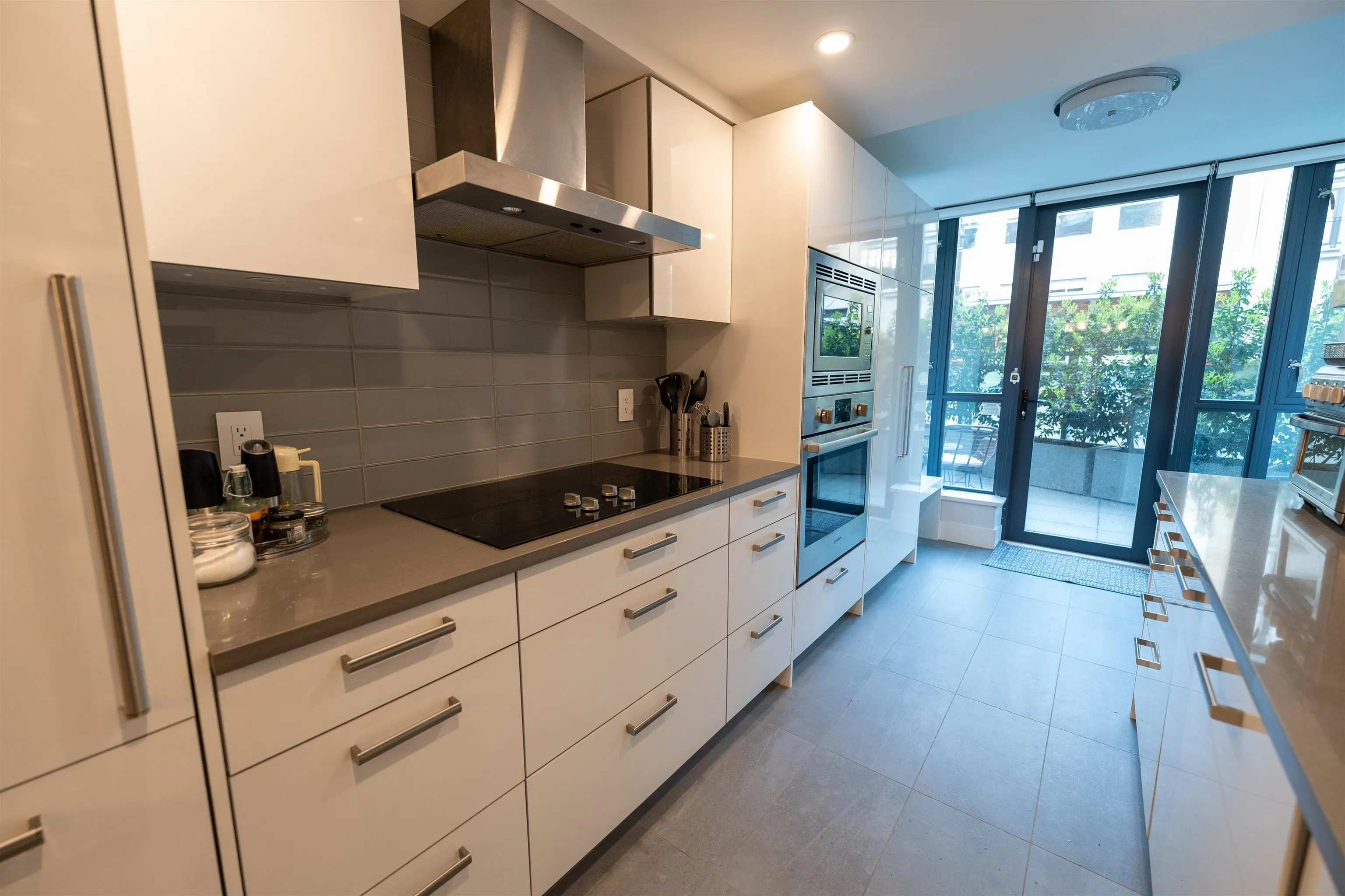 289 Drake Street #201