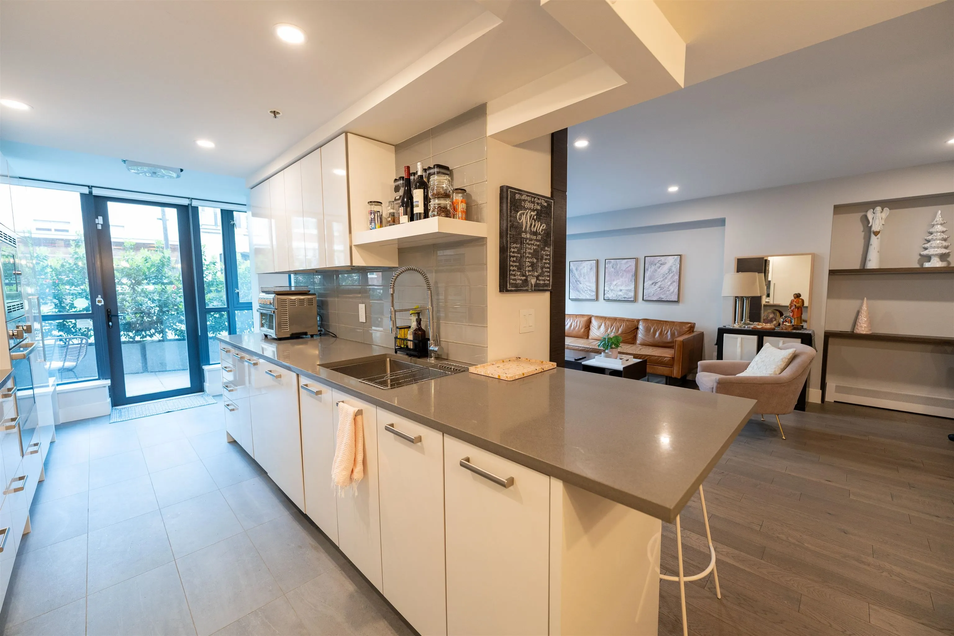 289 Drake Street #201