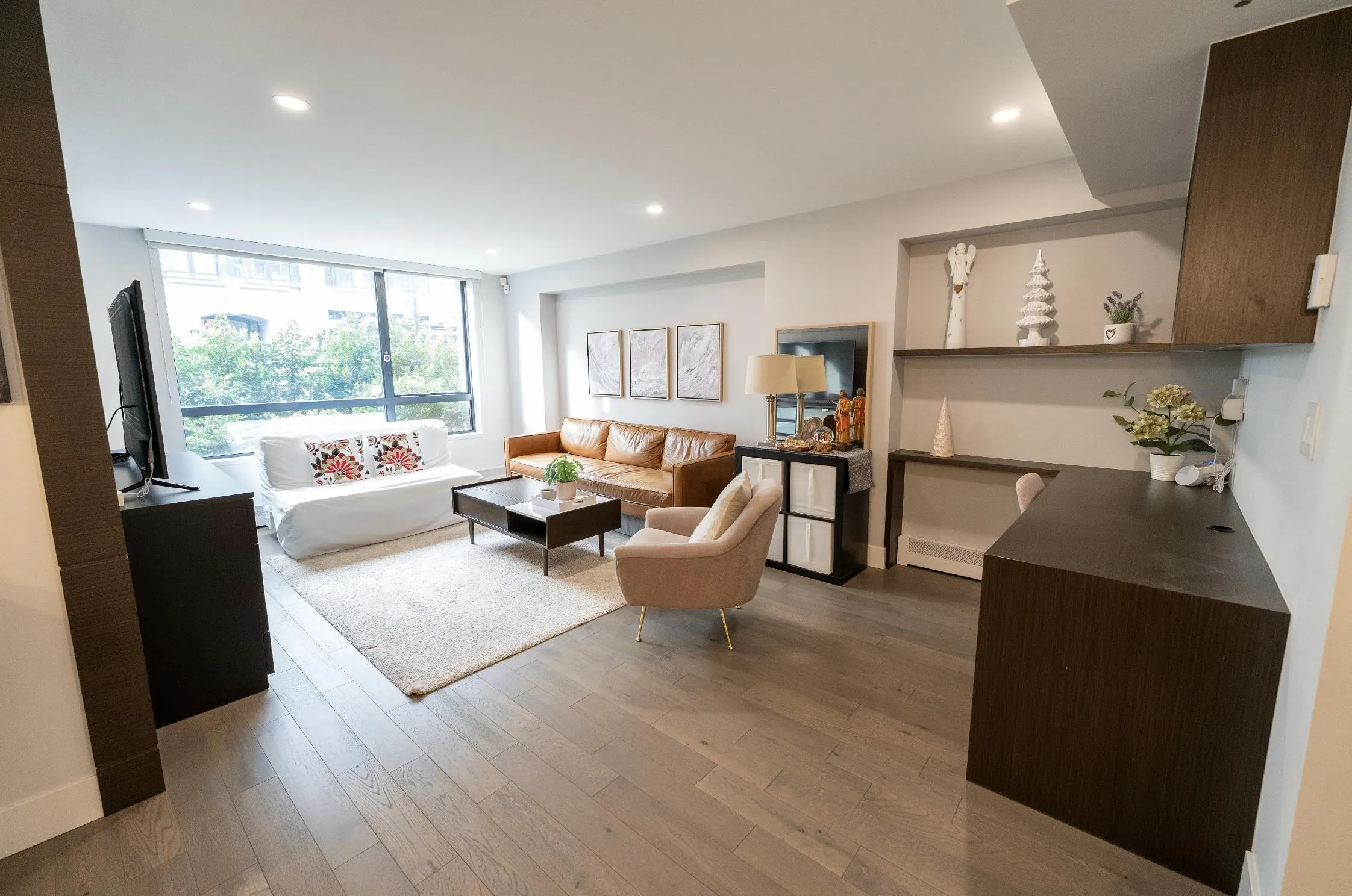 289 Drake Street #201