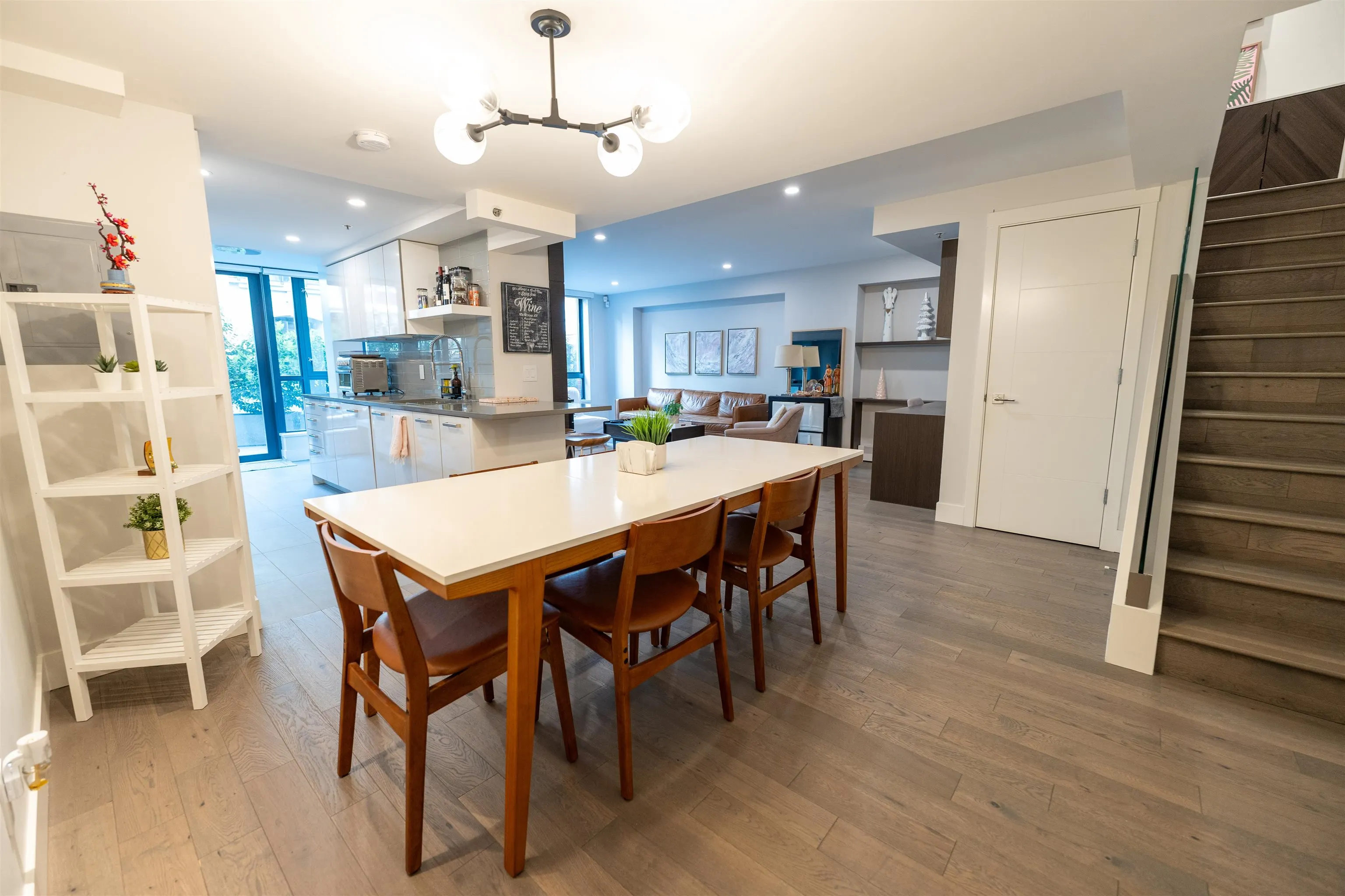 289 Drake Street #201