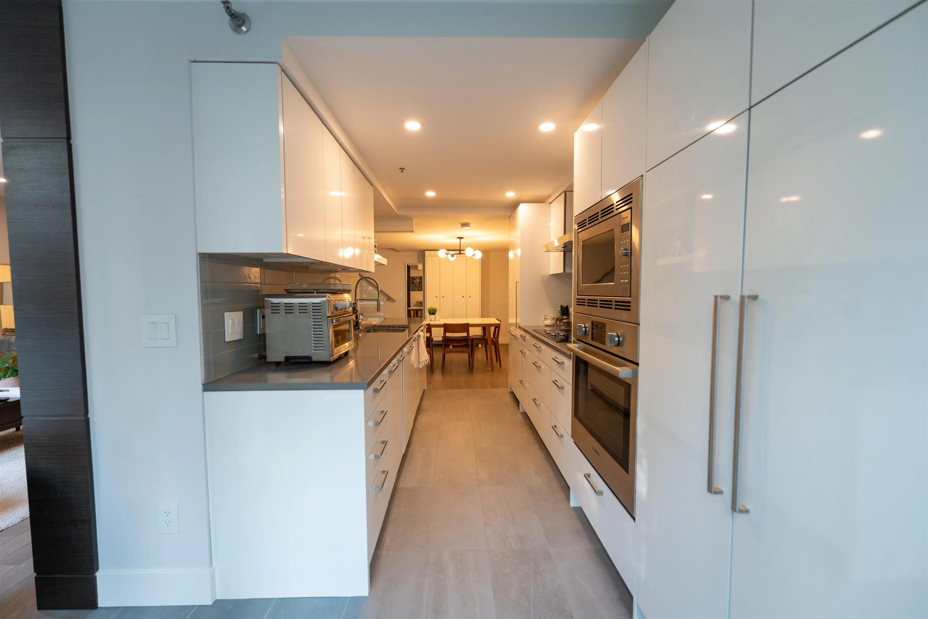 289 Drake Street #201