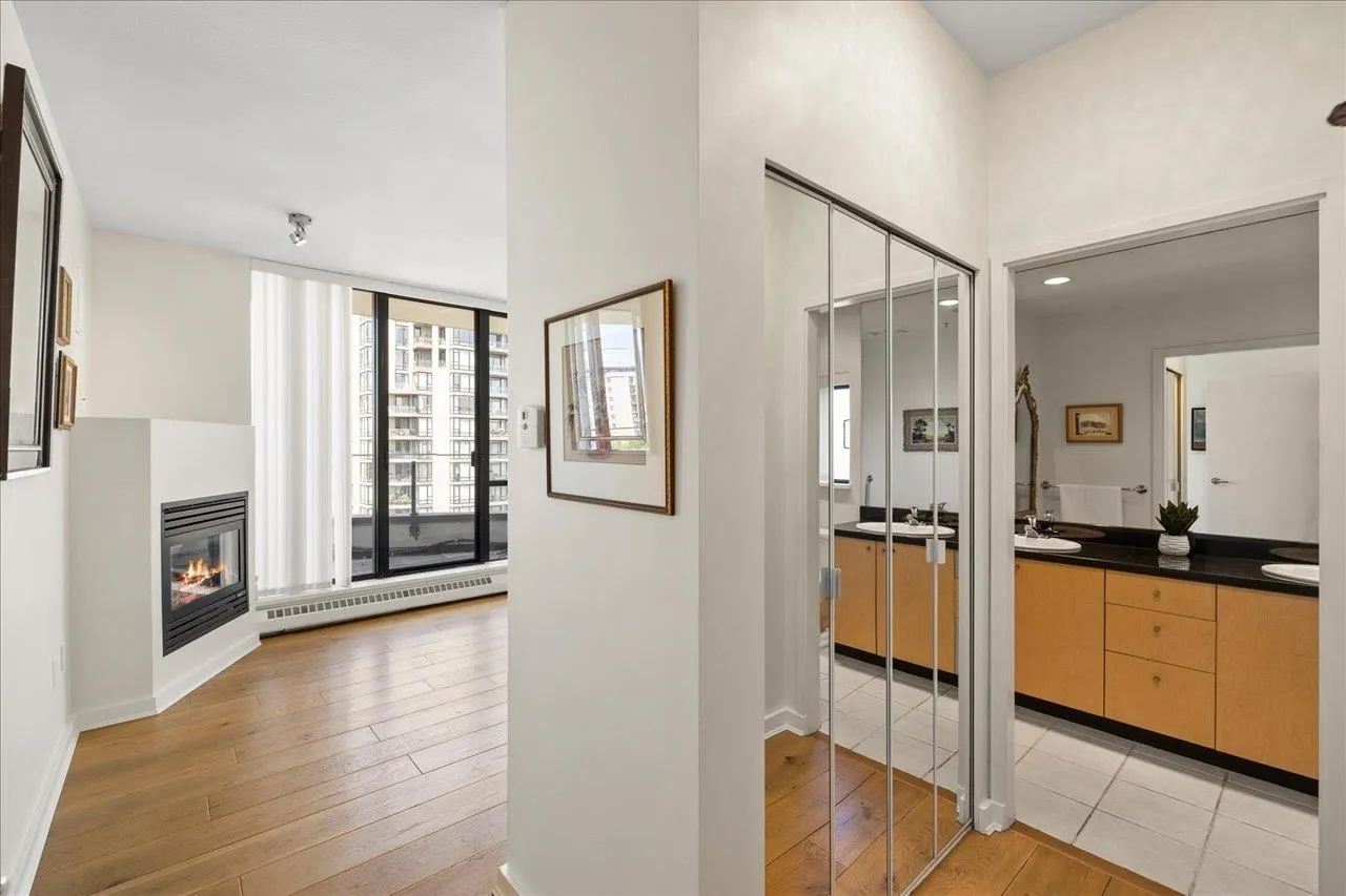 124 W 1st Street #PH2